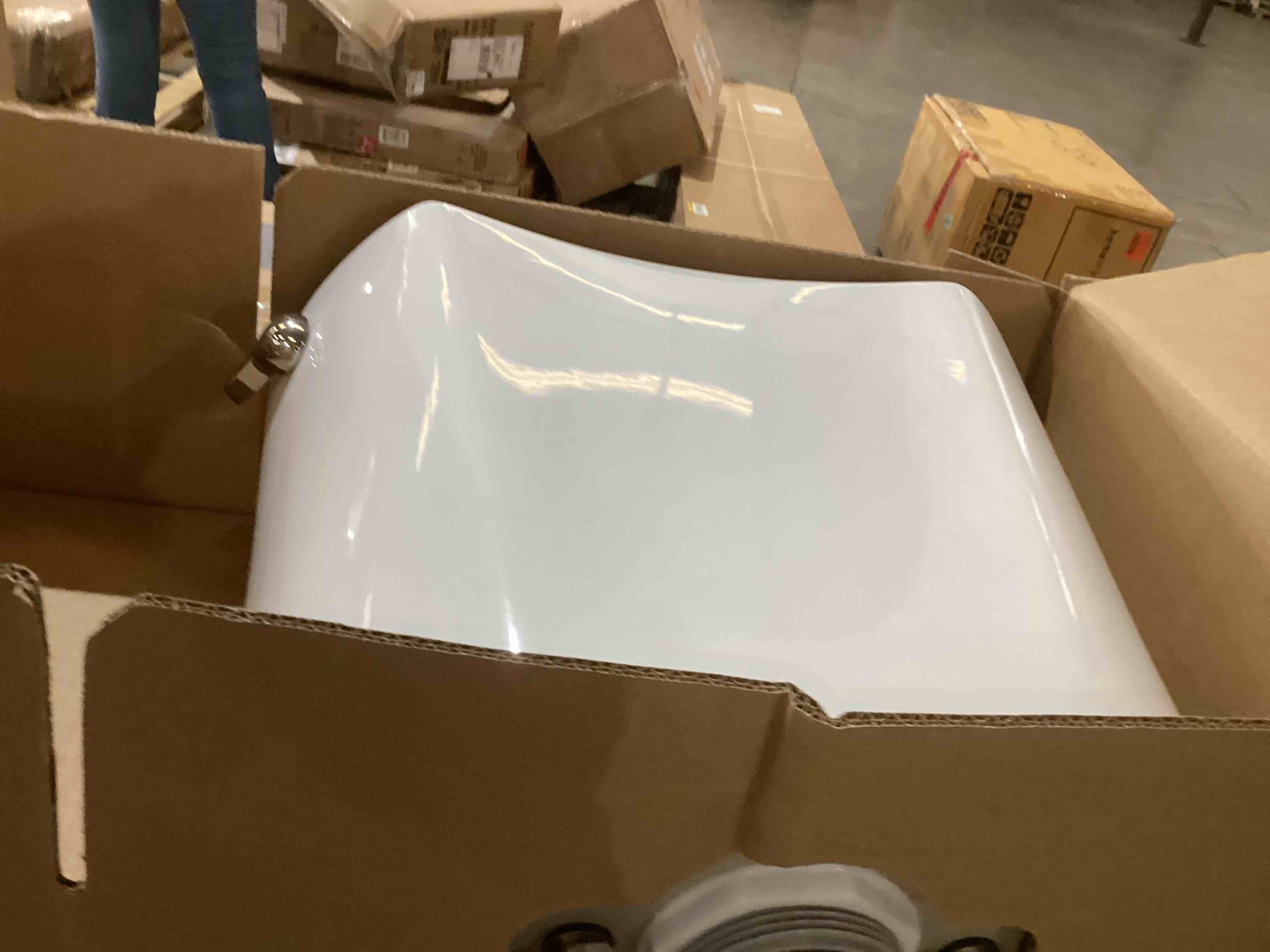 https://s3.amazonaws.com/lotting-images-prod/bidfta/RED5635487_1703691655794.jpeg