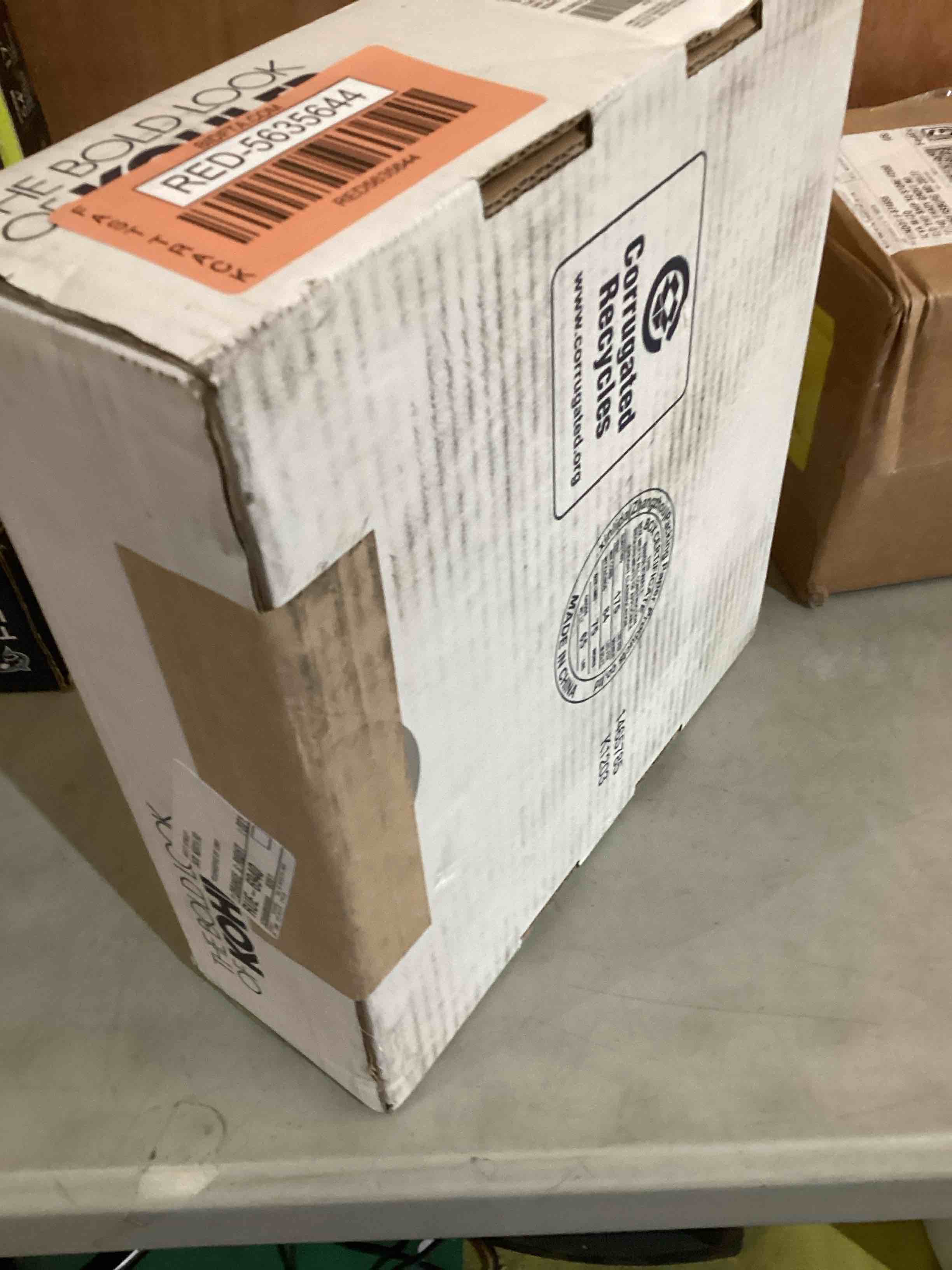 https://s3.amazonaws.com/lotting-images-prod/bidfta/RED5635644_1703781718086.jpeg