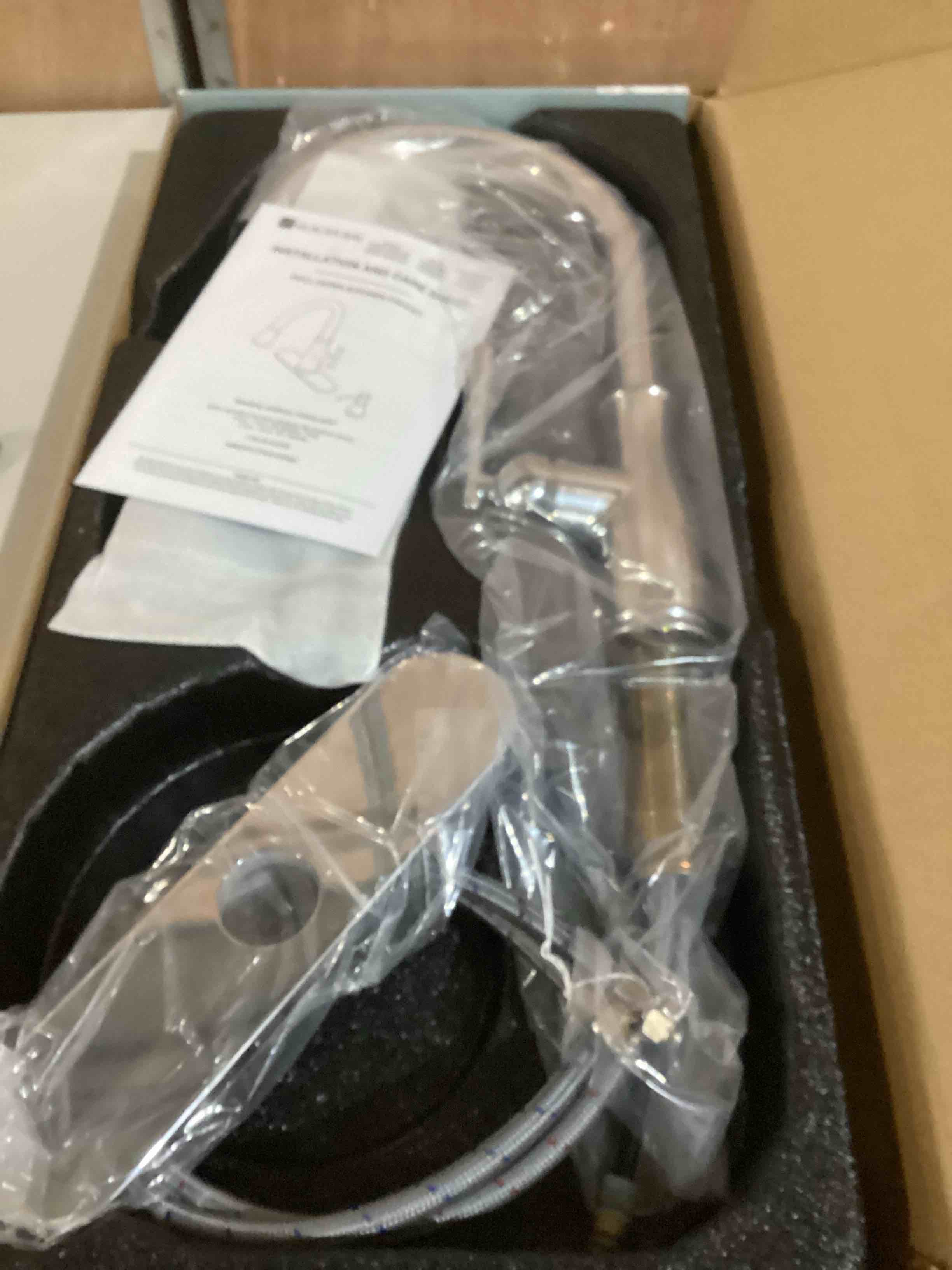 https://s3.amazonaws.com/lotting-images-prod/bidfta/RED5635818_1704201770867.jpeg