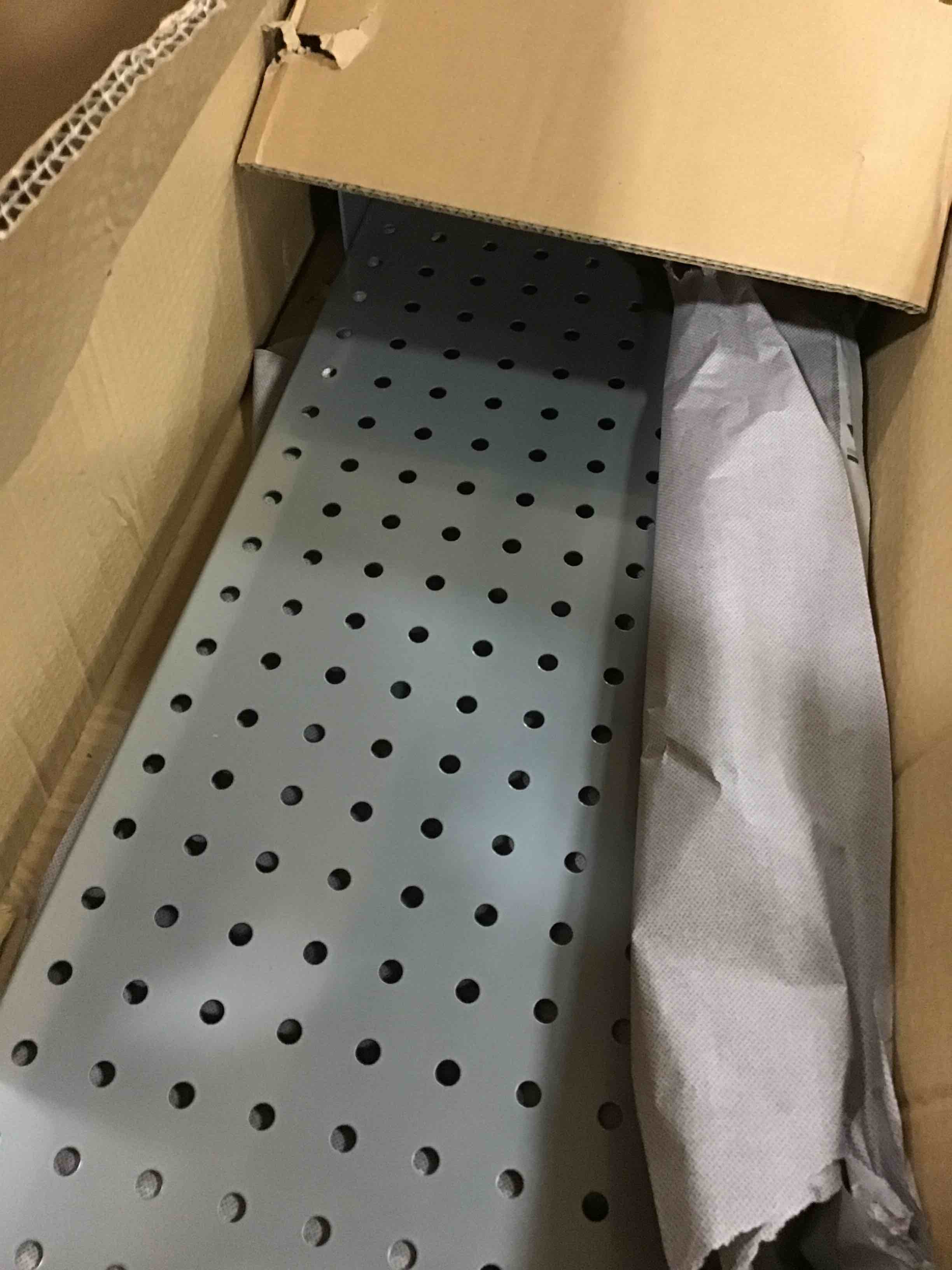 https://s3.amazonaws.com/lotting-images-prod/bidfta/RED5638624_1715787784557.jpeg