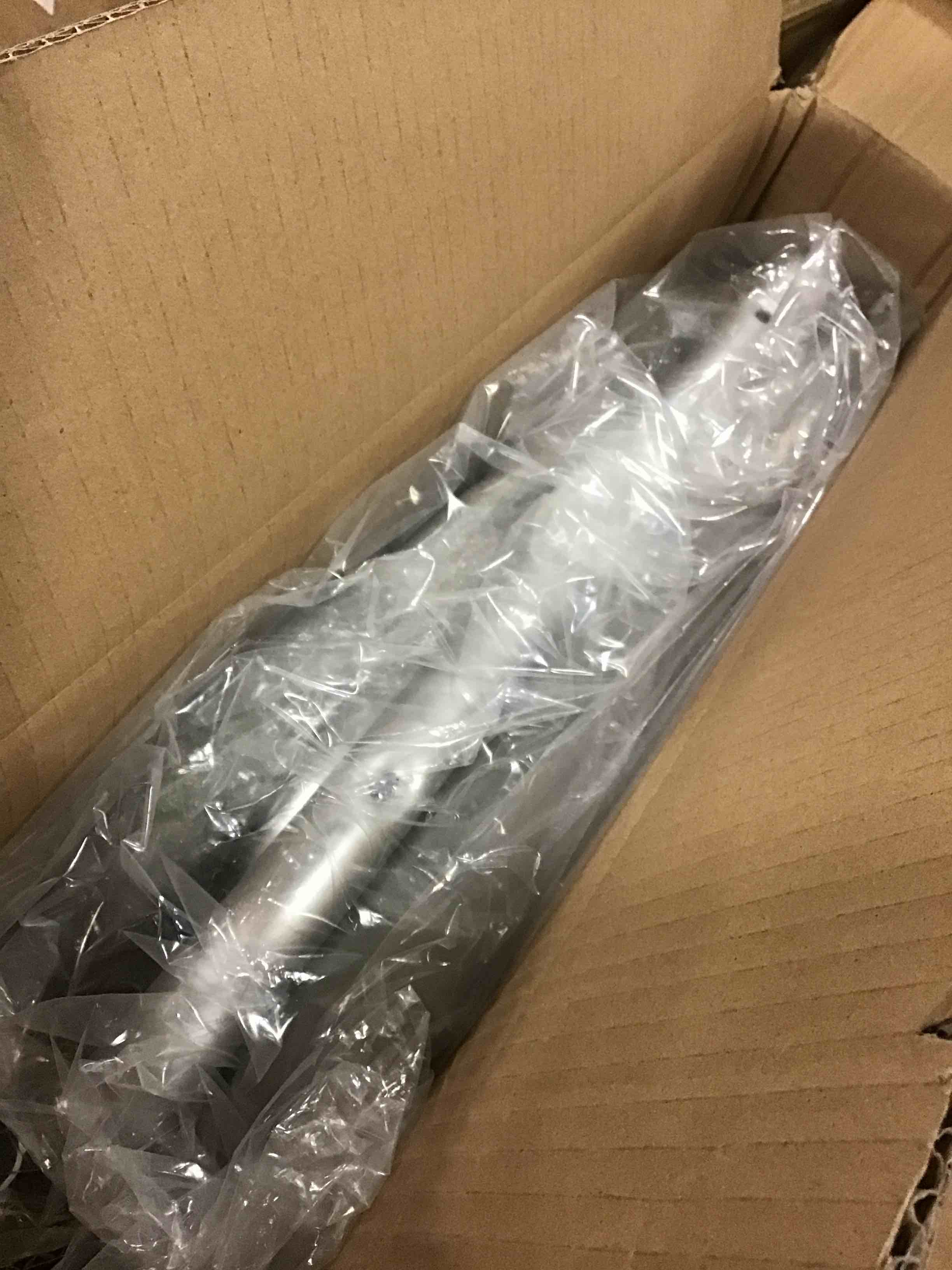https://s3.amazonaws.com/lotting-images-prod/bidfta/RED5638625_1715787883217.jpeg