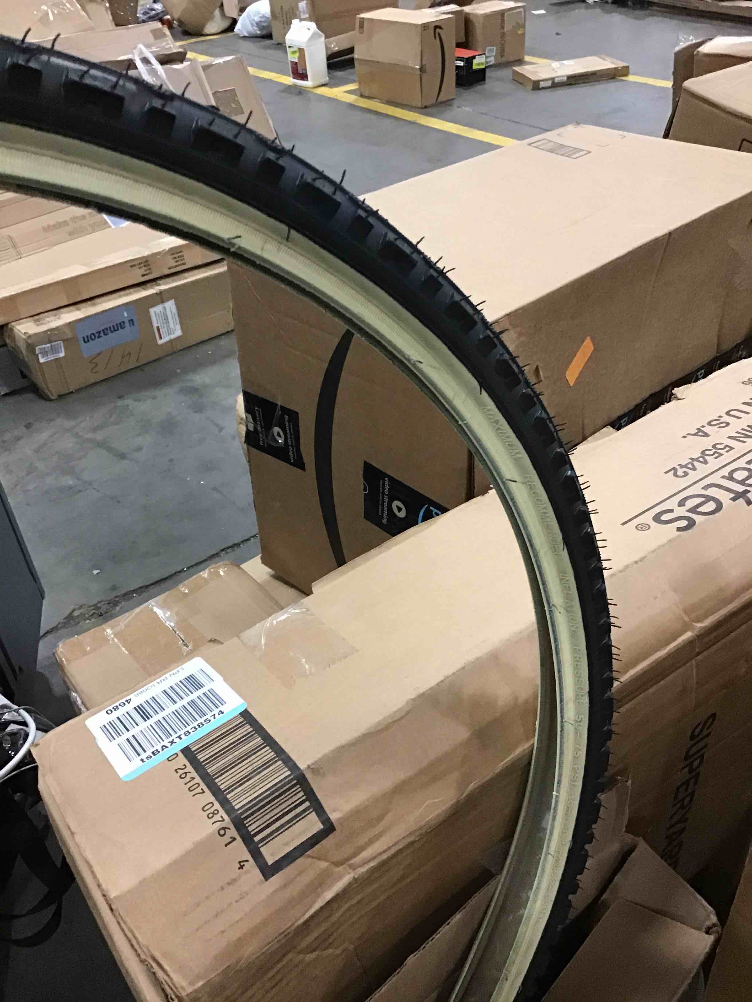 https://s3.amazonaws.com/lotting-images-prod/bidfta/RED5638768_1715866561947.jpeg