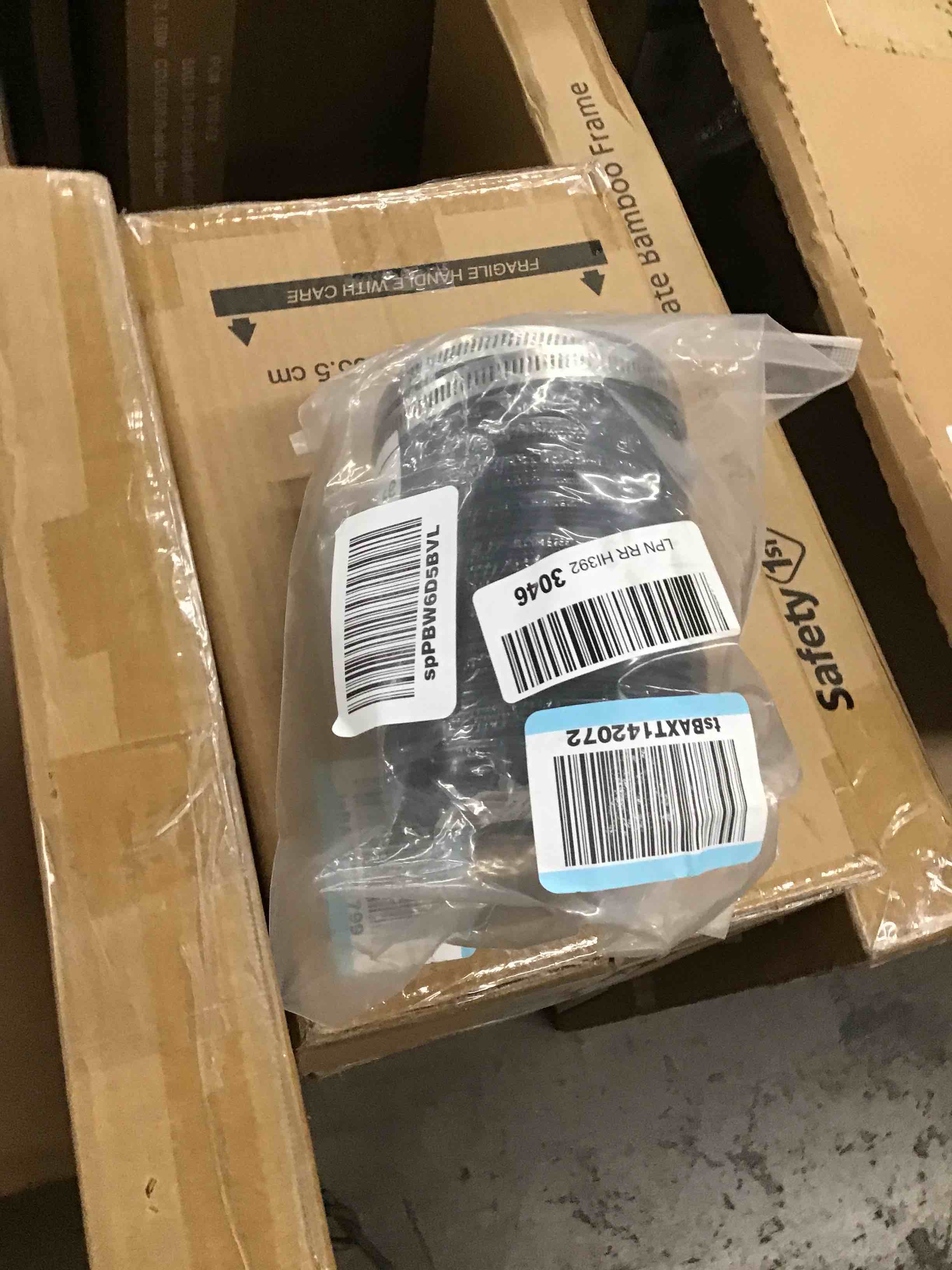 https://s3.amazonaws.com/lotting-images-prod/bidfta/RED5640456_1707420639554.jpeg