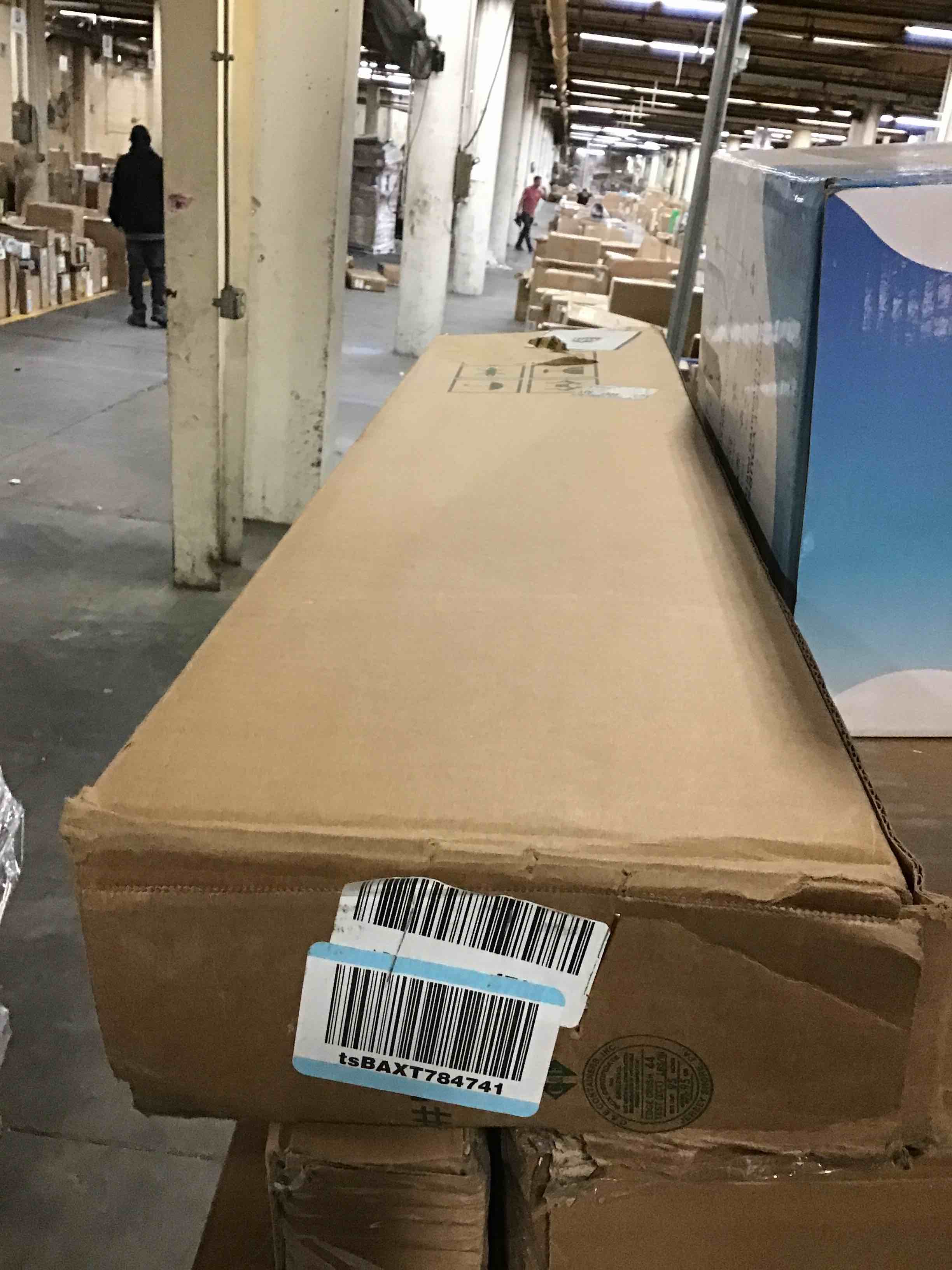 https://s3.amazonaws.com/lotting-images-prod/bidfta/RED5641700_1710251787808.jpeg