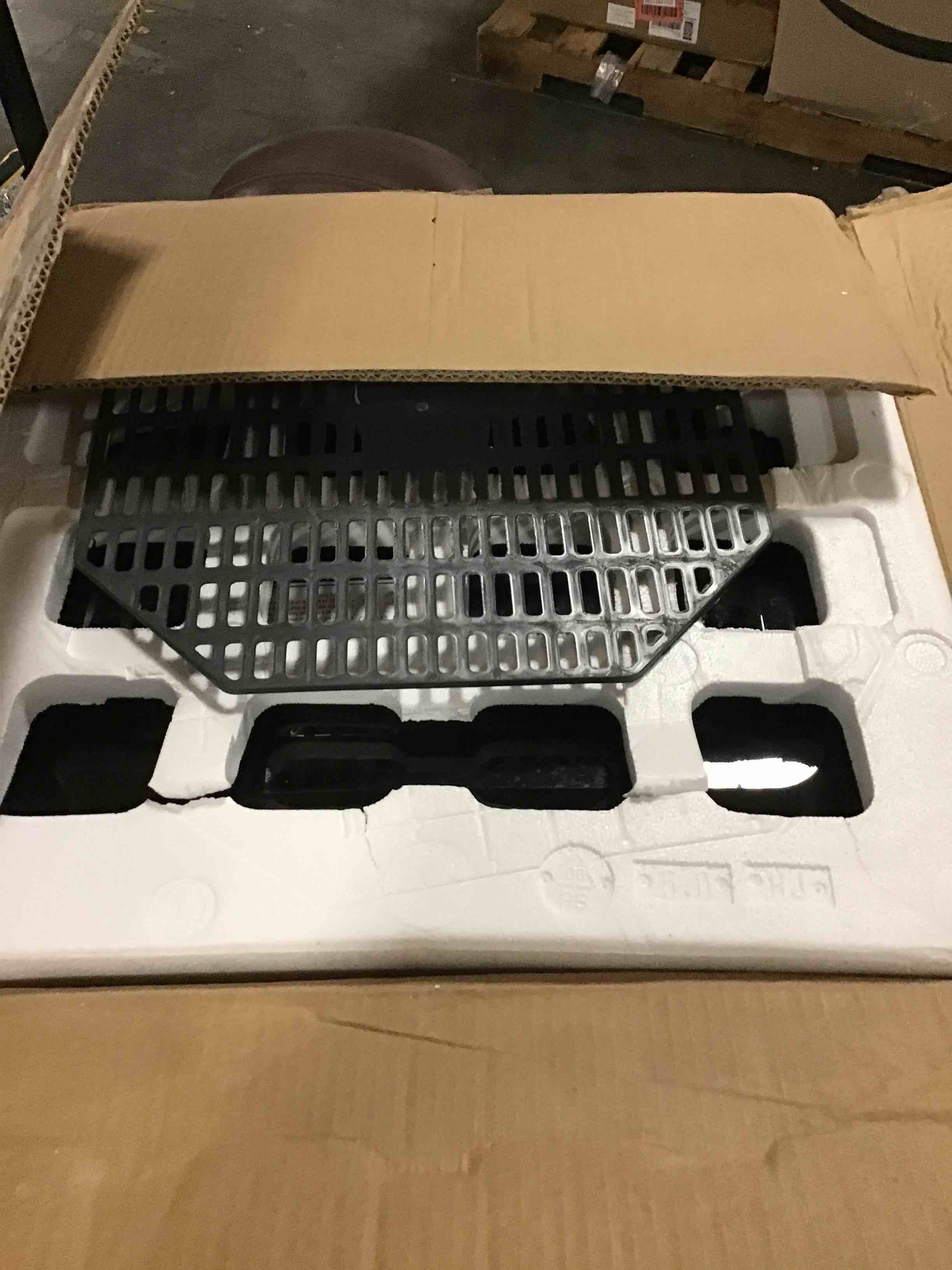 https://s3.amazonaws.com/lotting-images-prod/bidfta/RED5641728_1710255301629.jpeg