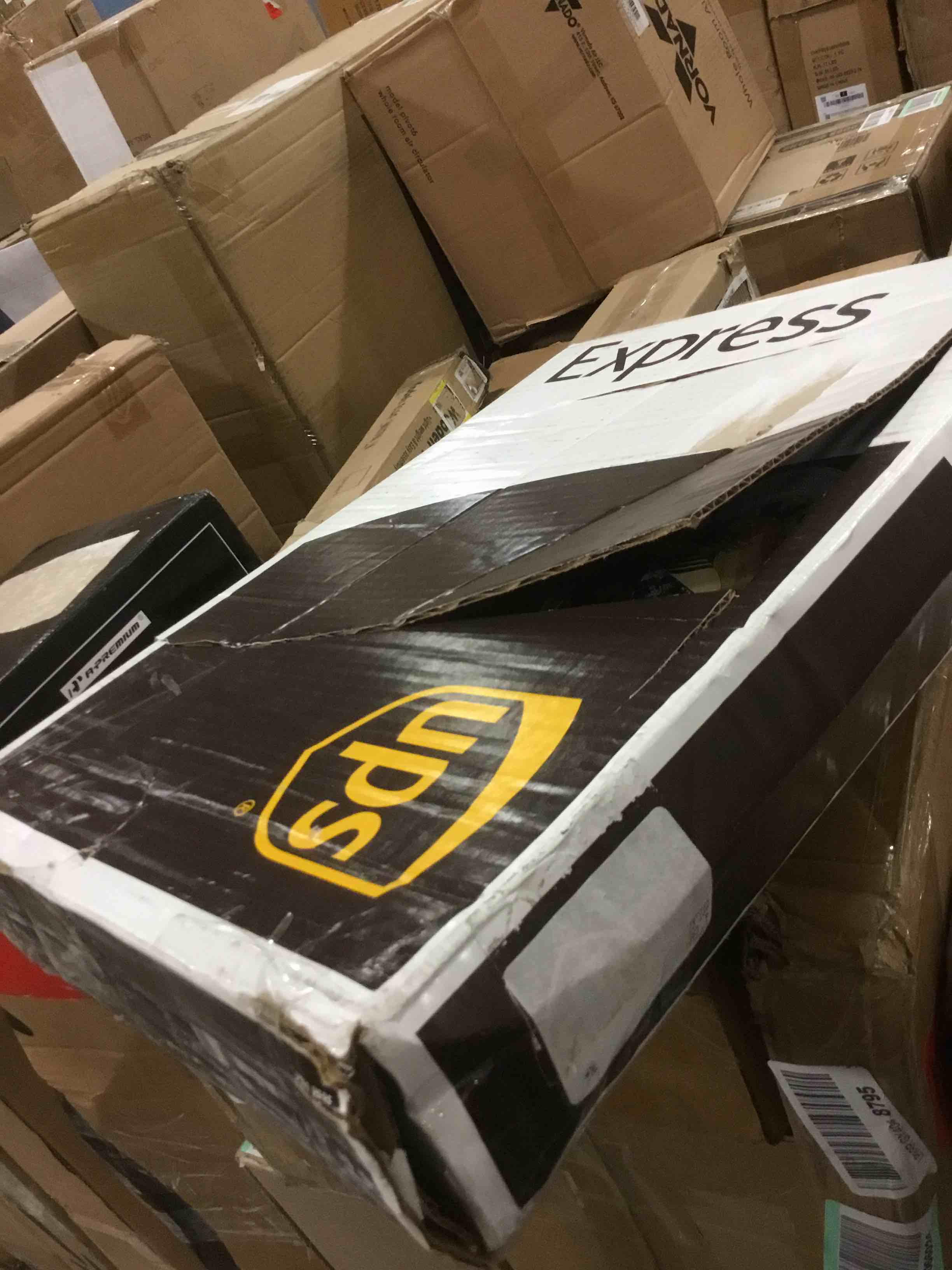 https://s3.amazonaws.com/lotting-images-prod/bidfta/RED5642148_1706629535471.jpeg