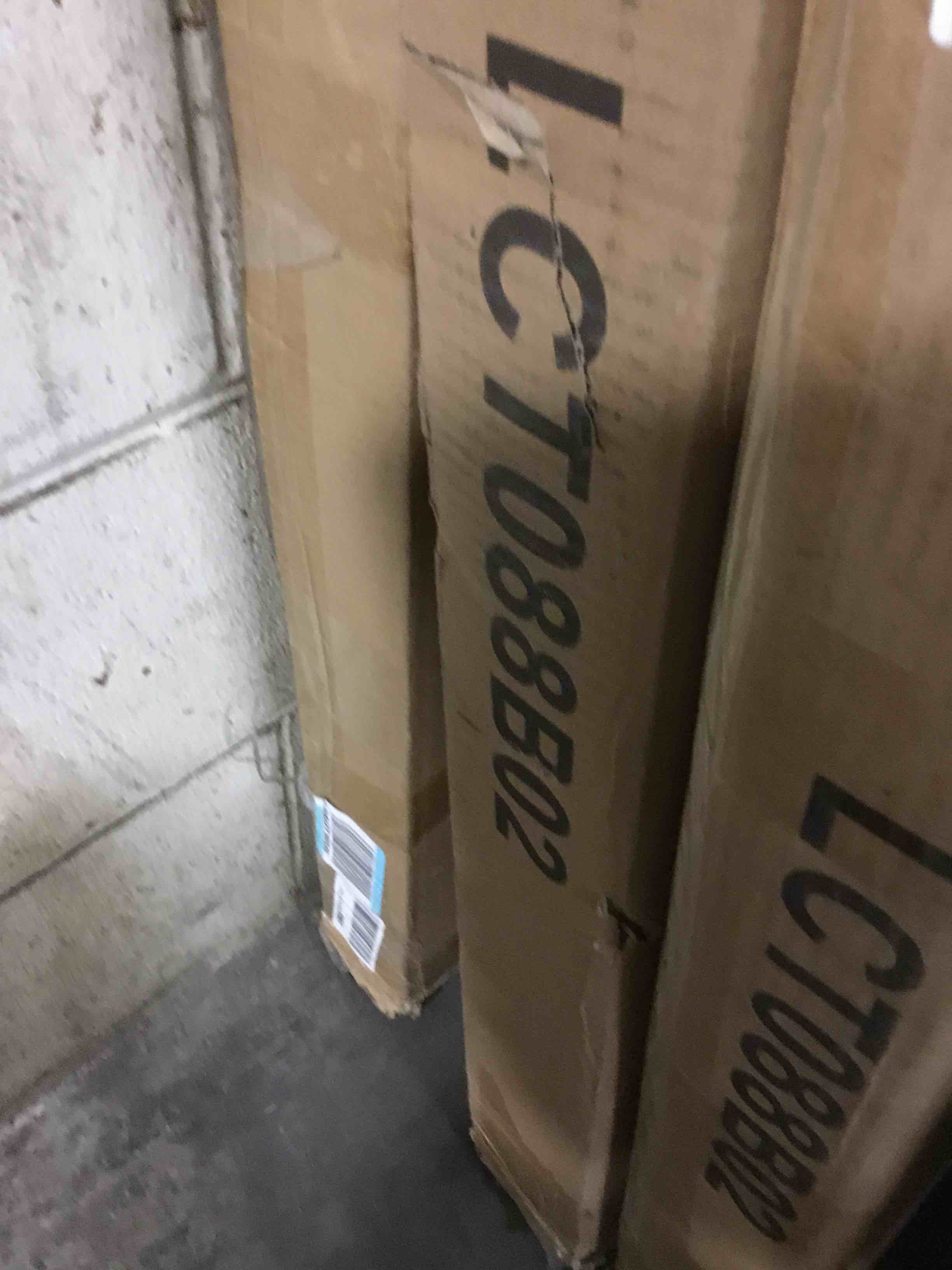 https://s3.amazonaws.com/lotting-images-prod/bidfta/RED5642915_1707744106046.jpeg