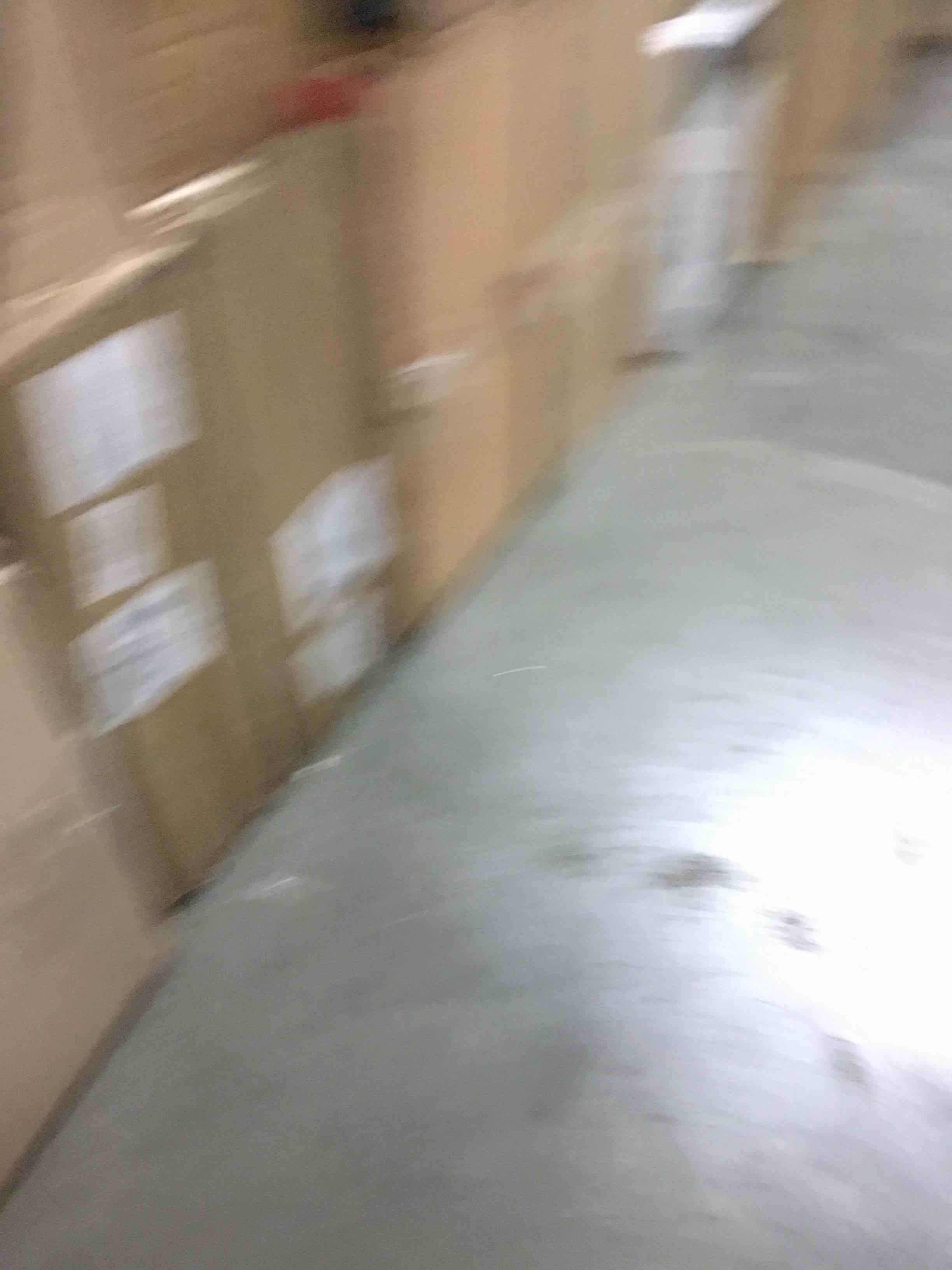 https://s3.amazonaws.com/lotting-images-prod/bidfta/RED5642946_1707748397637.jpeg