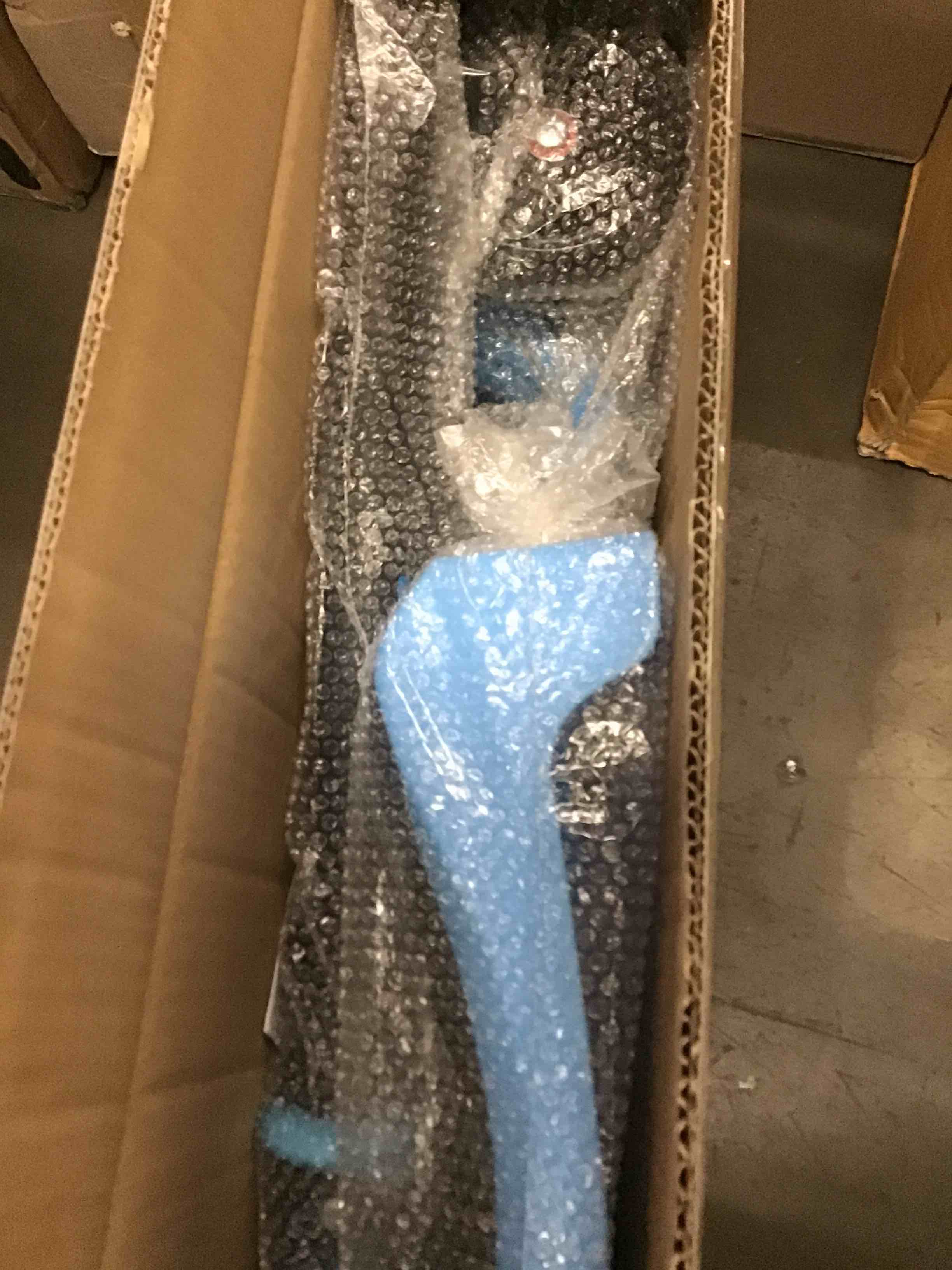 https://s3.amazonaws.com/lotting-images-prod/bidfta/RED5643561_1704228315137.jpeg