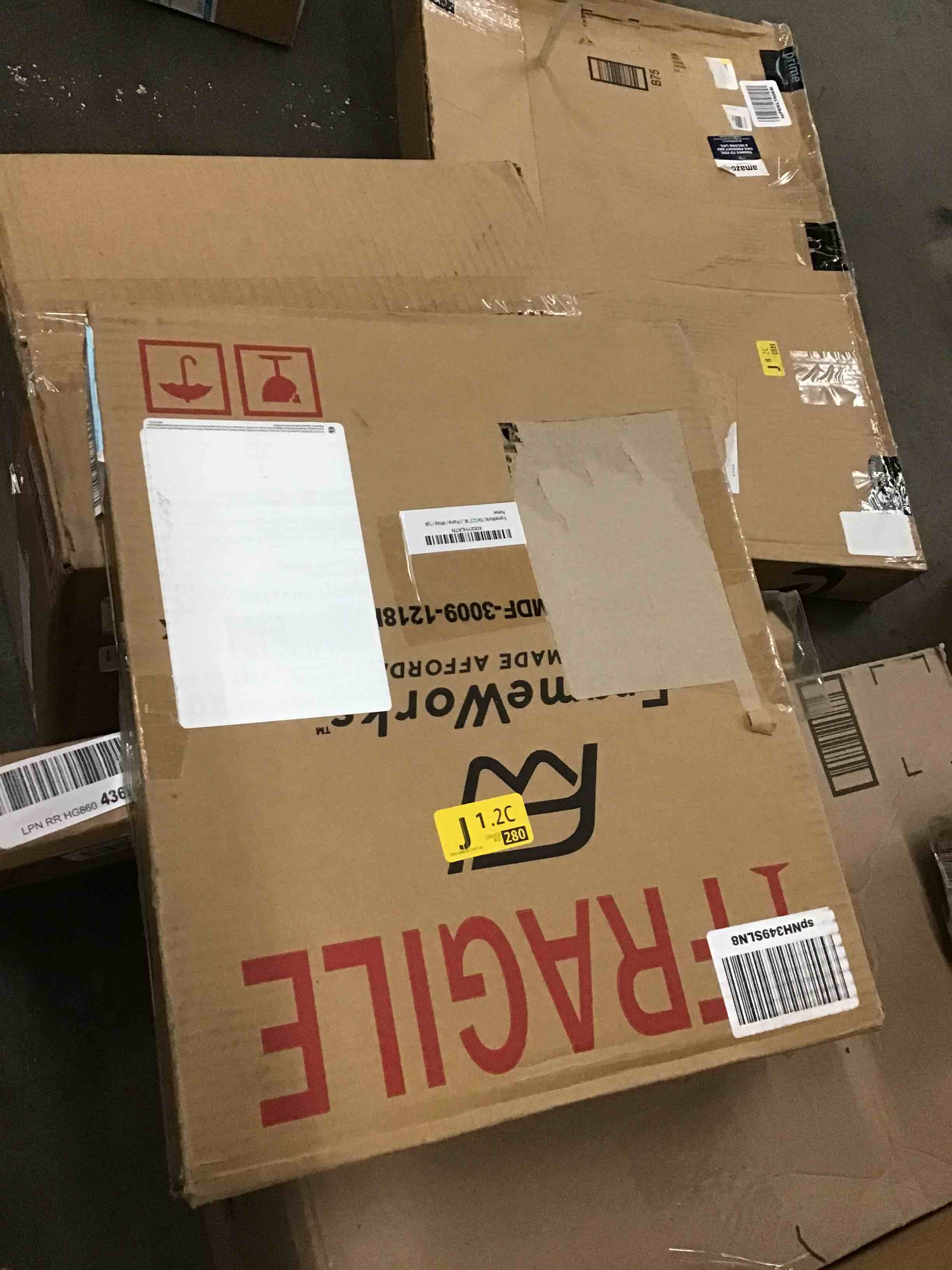 https://s3.amazonaws.com/lotting-images-prod/bidfta/RED5645393_1704557058766.jpeg