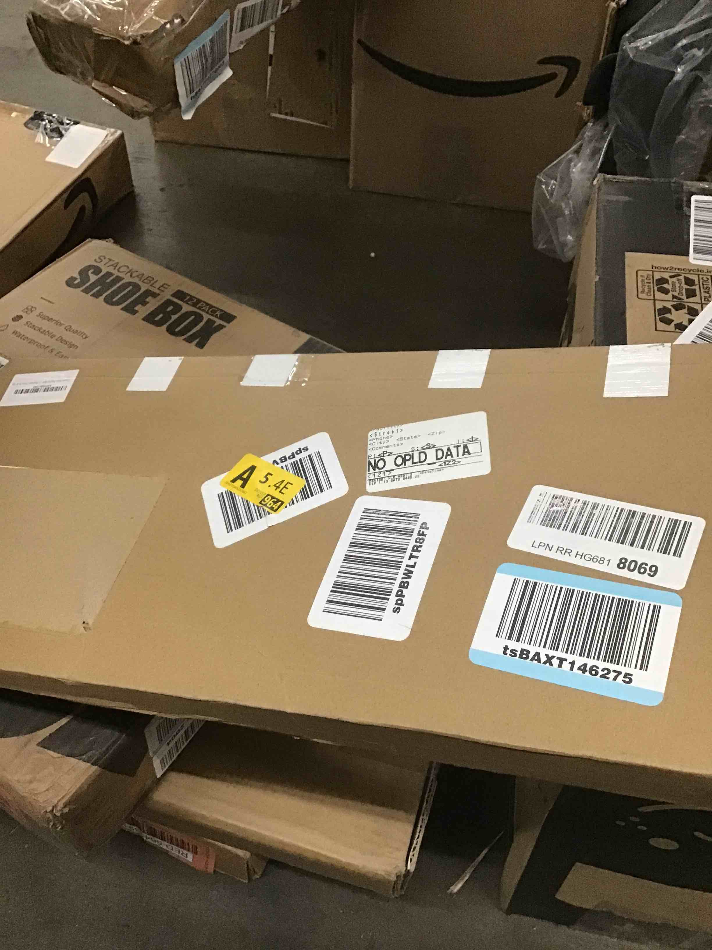 https://s3.amazonaws.com/lotting-images-prod/bidfta/RED5645398_1704557629333.jpeg