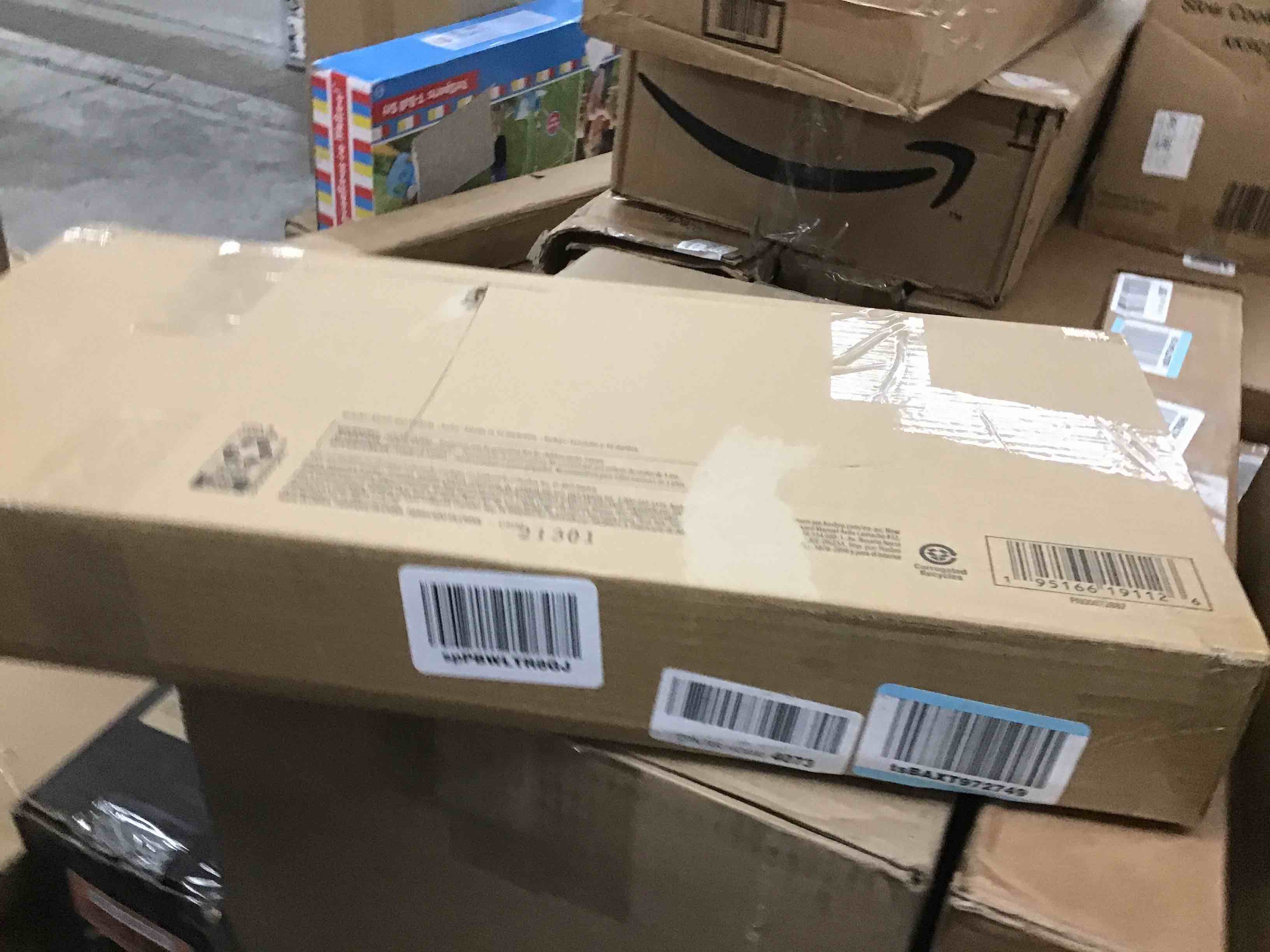 https://s3.amazonaws.com/lotting-images-prod/bidfta/RED5645401_1704557817399.jpeg