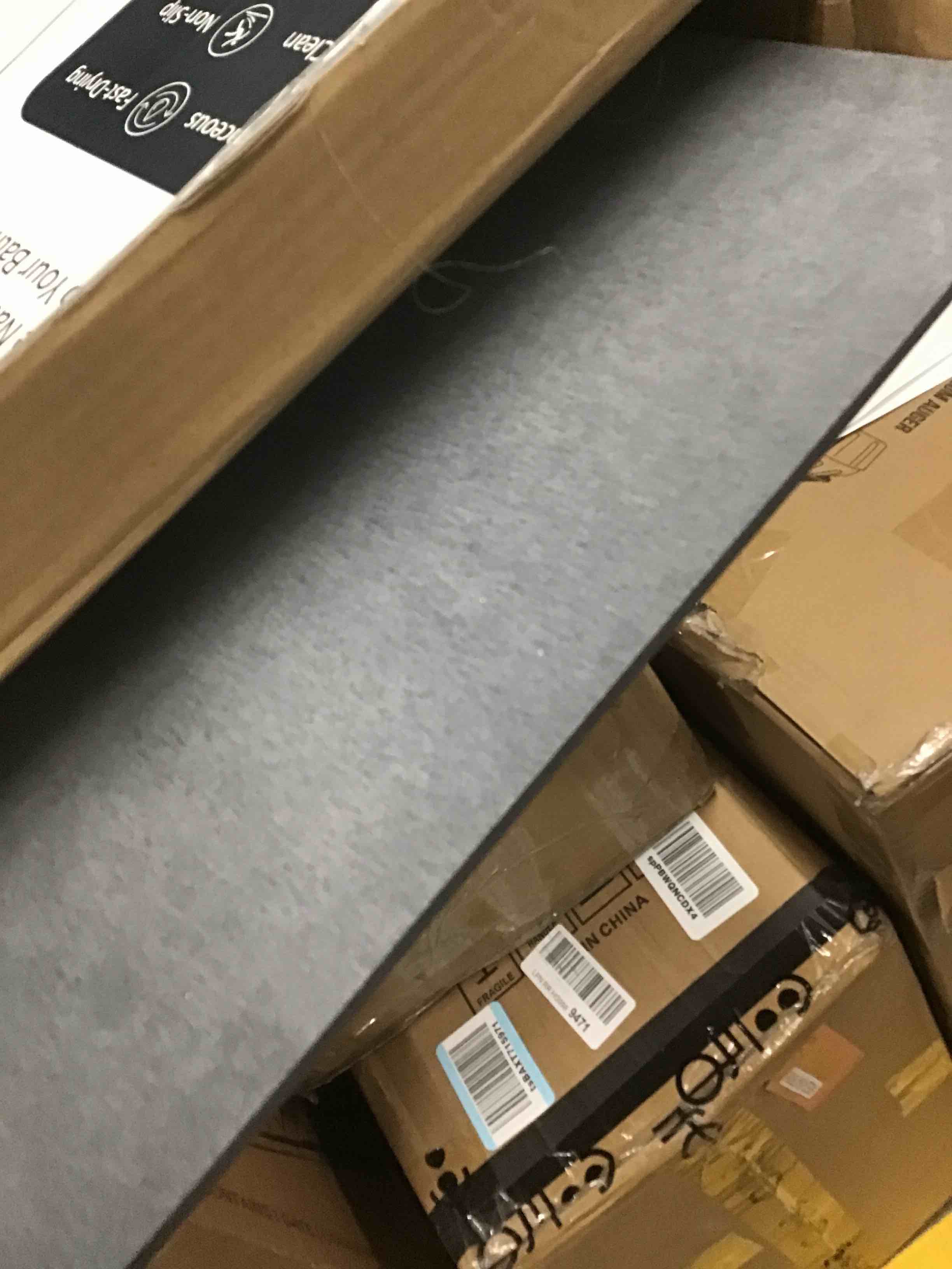 https://s3.amazonaws.com/lotting-images-prod/bidfta/RED5647607_1712840128904.jpeg