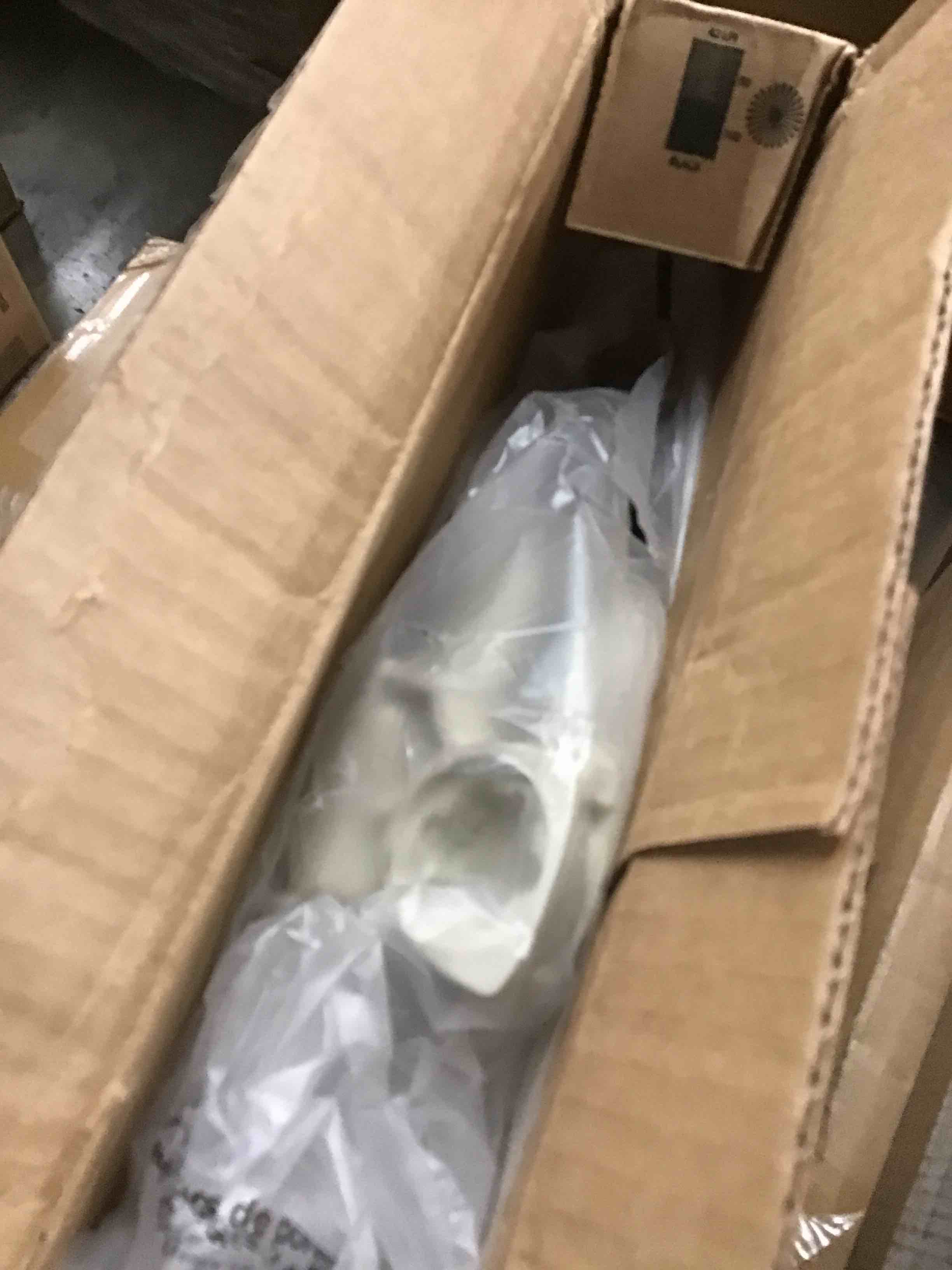 https://s3.amazonaws.com/lotting-images-prod/bidfta/RED5647658_1712847188823.jpeg