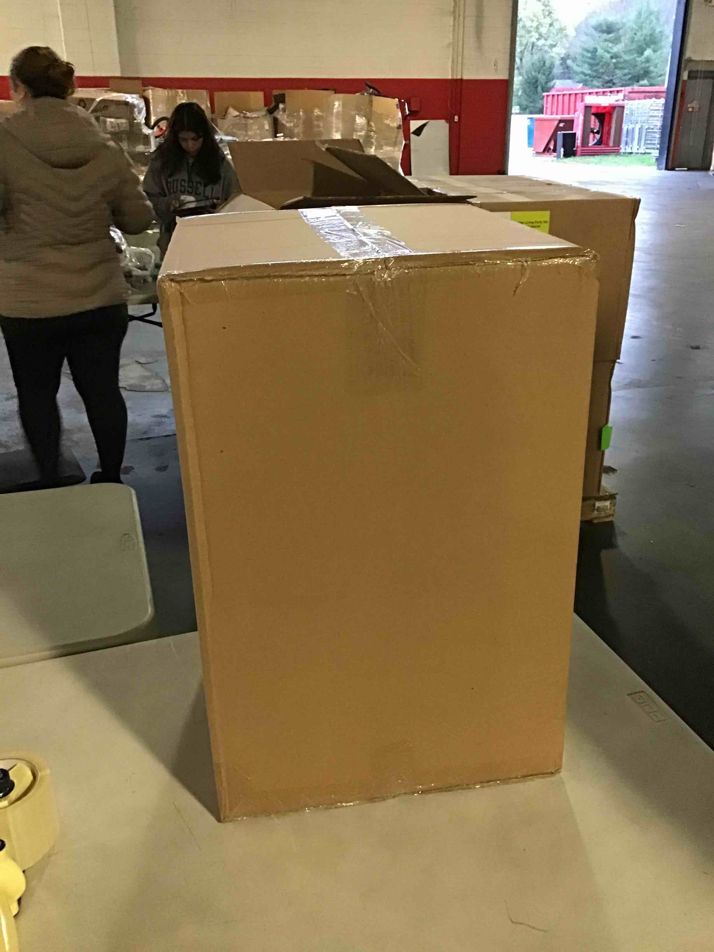 https://s3.amazonaws.com/lotting-images-prod/bidfta/RED5650129_1698840659678.jpeg