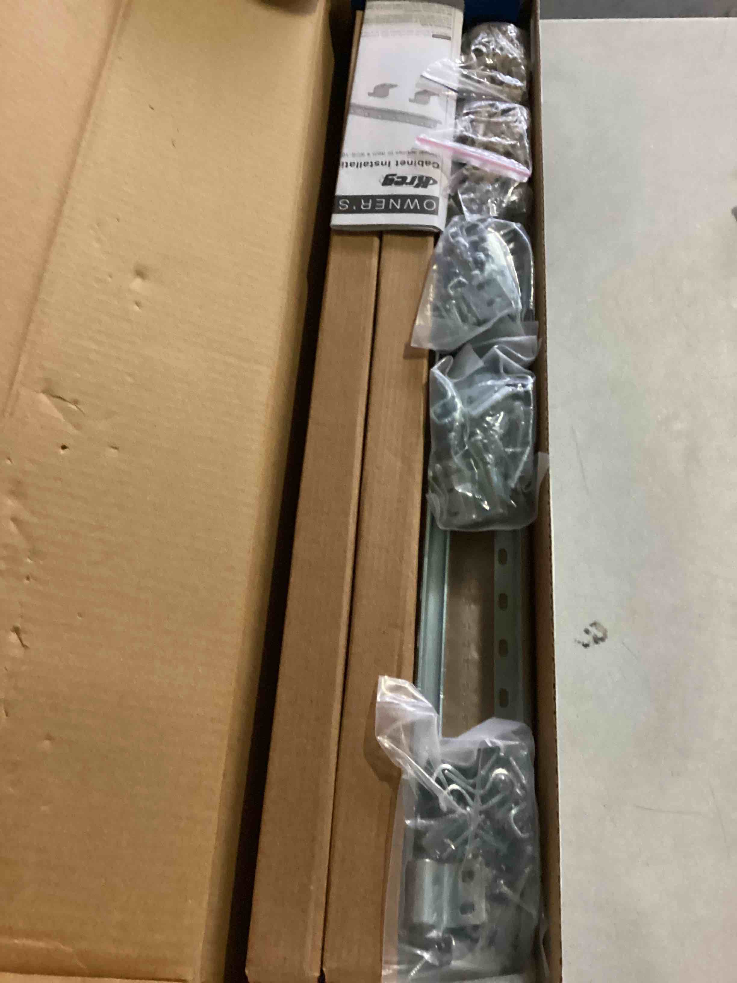 https://s3.amazonaws.com/lotting-images-prod/bidfta/RED5650901_1700235466976.jpeg