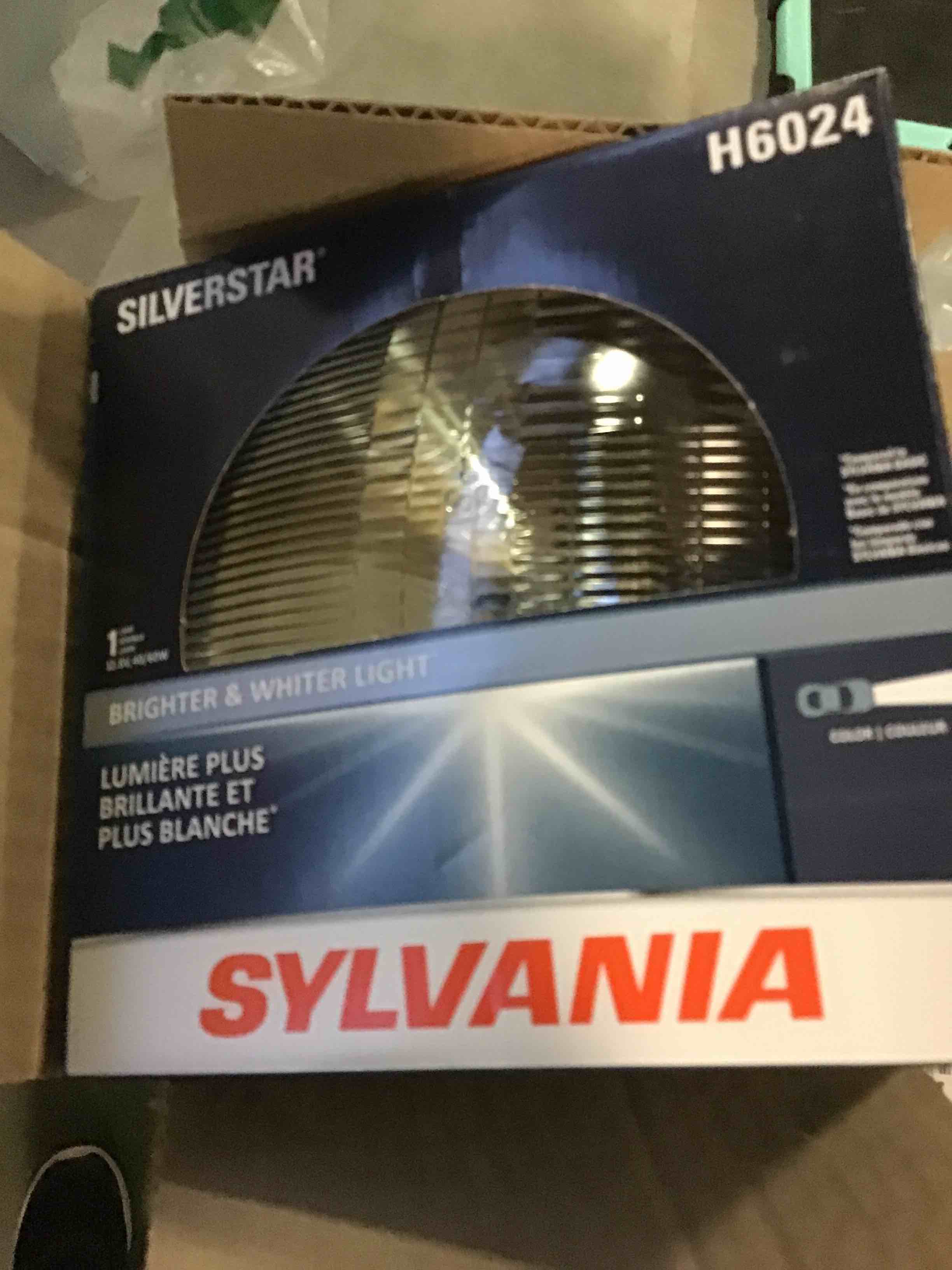 https://s3.amazonaws.com/lotting-images-prod/bidfta/RED5651233_1697803990099.jpeg