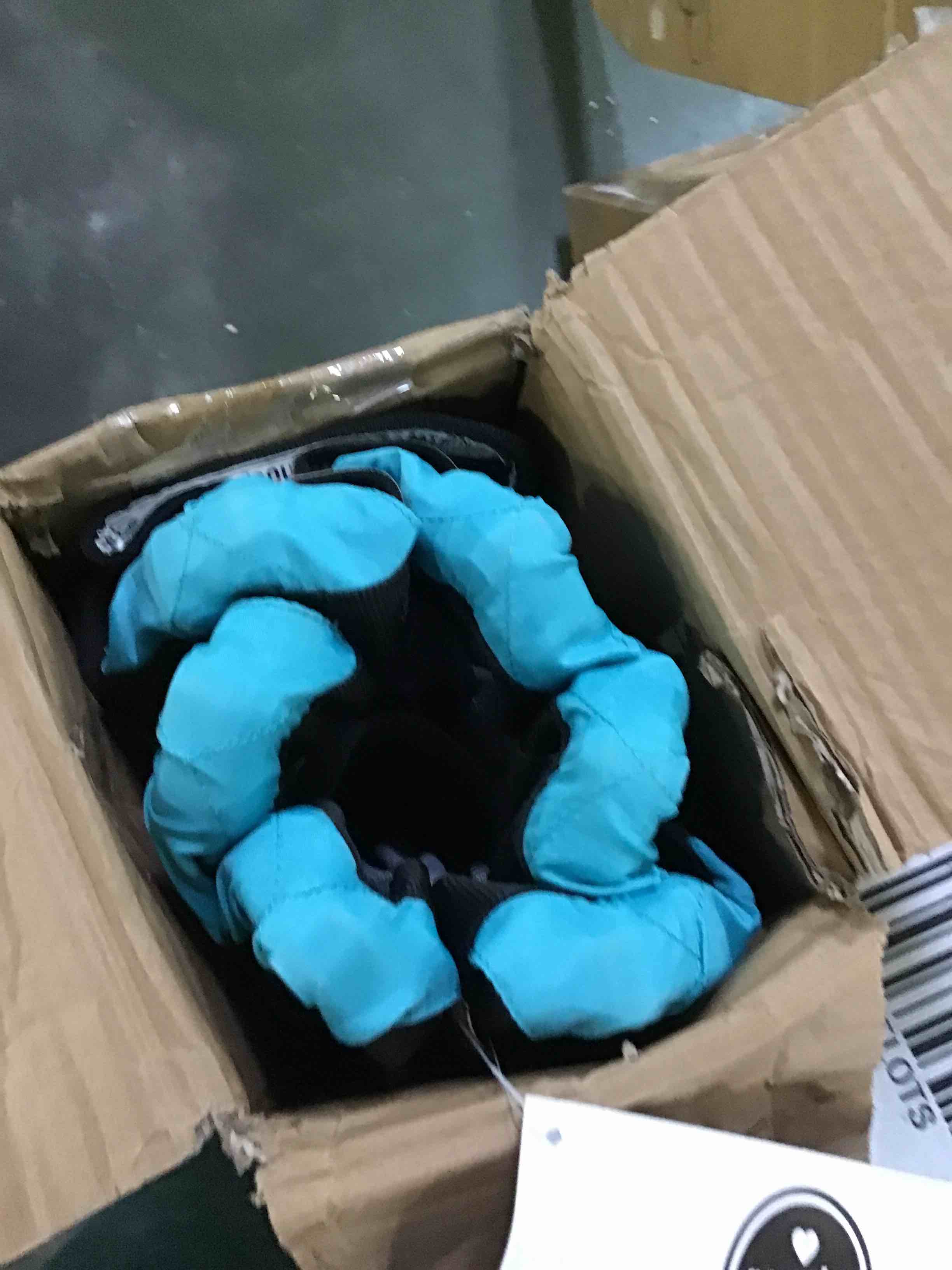 https://s3.amazonaws.com/lotting-images-prod/bidfta/RED5651662_1698324790936.jpeg