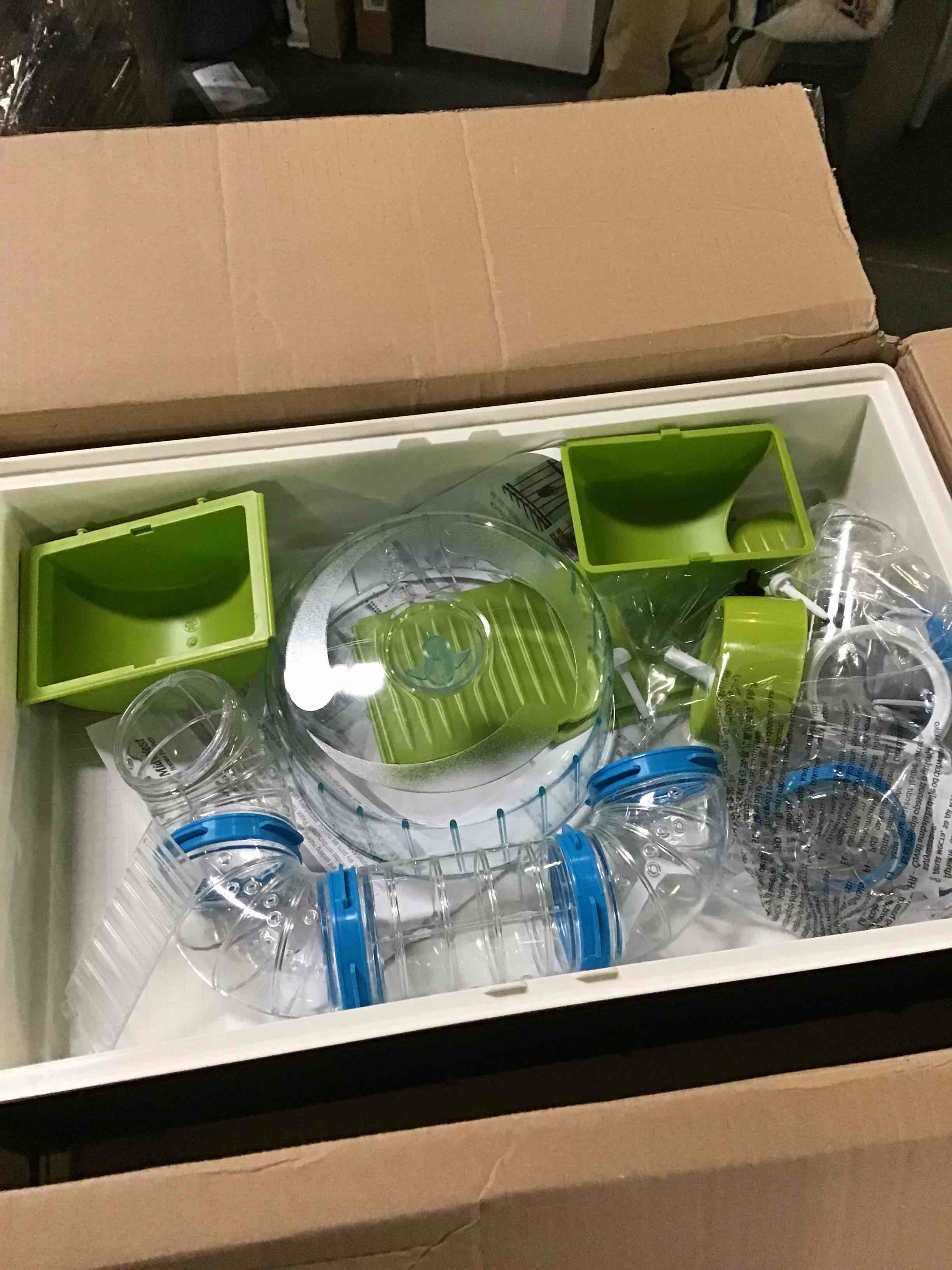 https://s3.amazonaws.com/lotting-images-prod/bidfta/RED5651679_1698330684241.jpeg