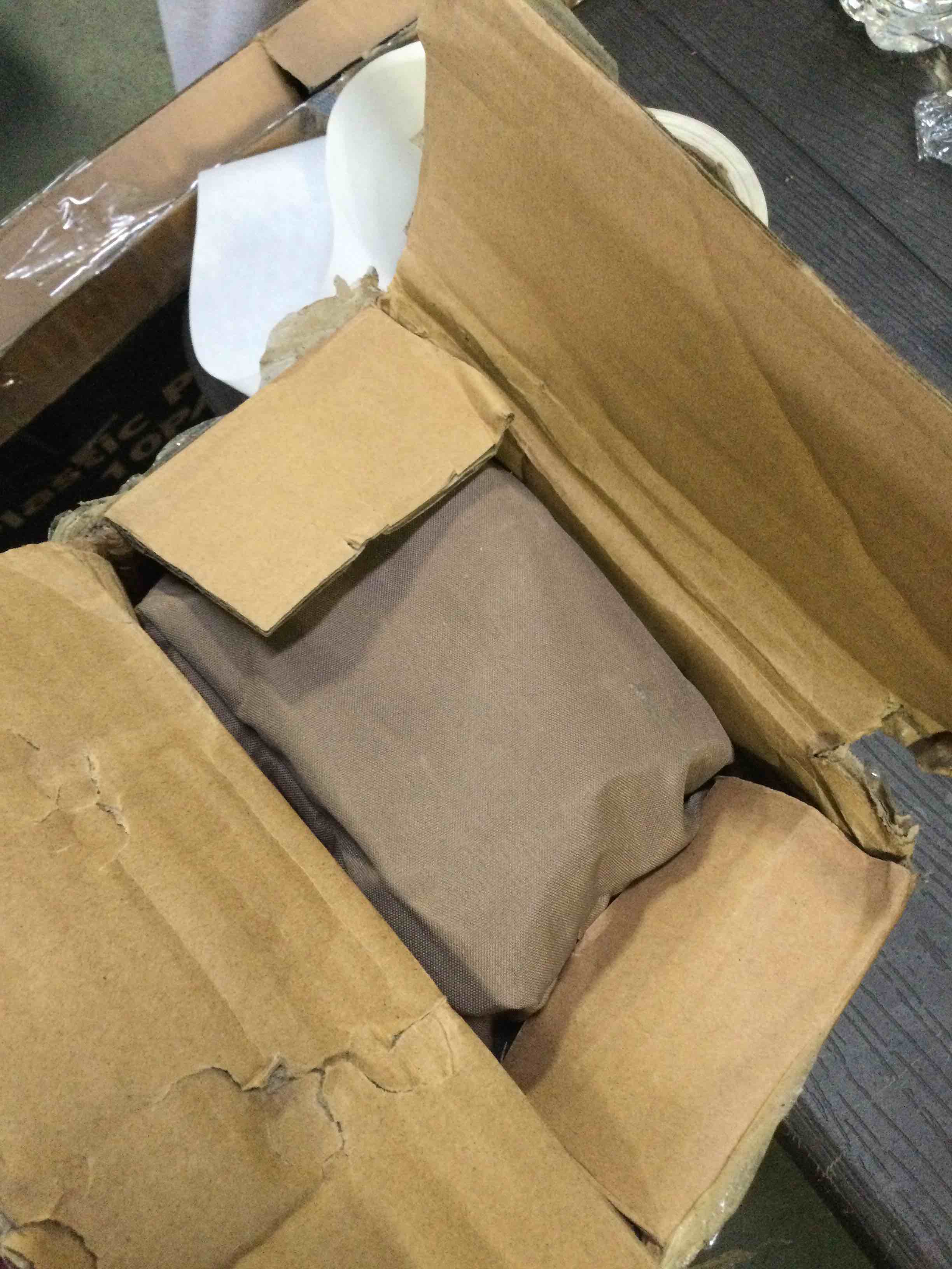 https://s3.amazonaws.com/lotting-images-prod/bidfta/RED5652100_1698846170470.jpeg
