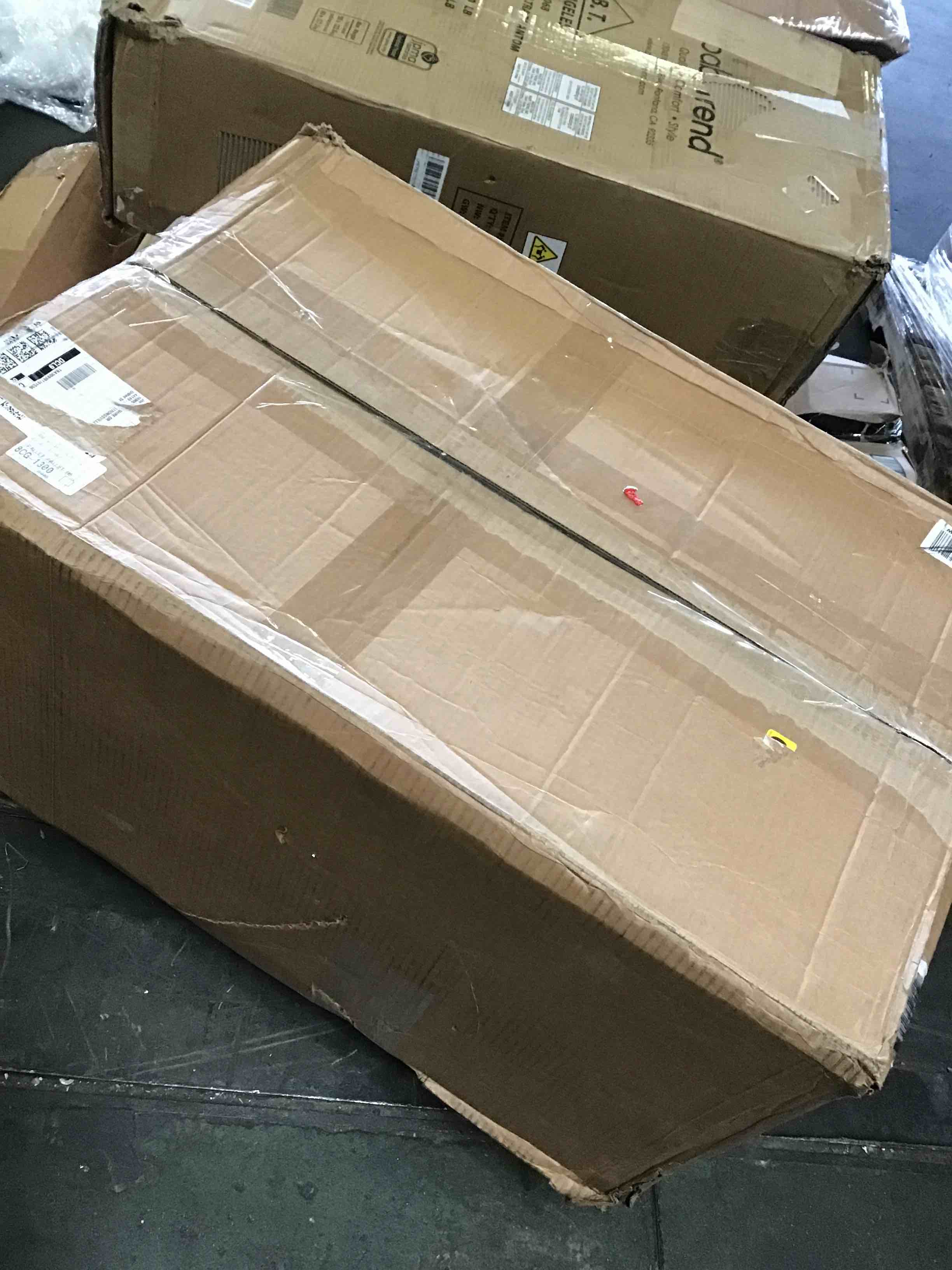 https://s3.amazonaws.com/lotting-images-prod/bidfta/RED5652239_1698937582068.jpeg