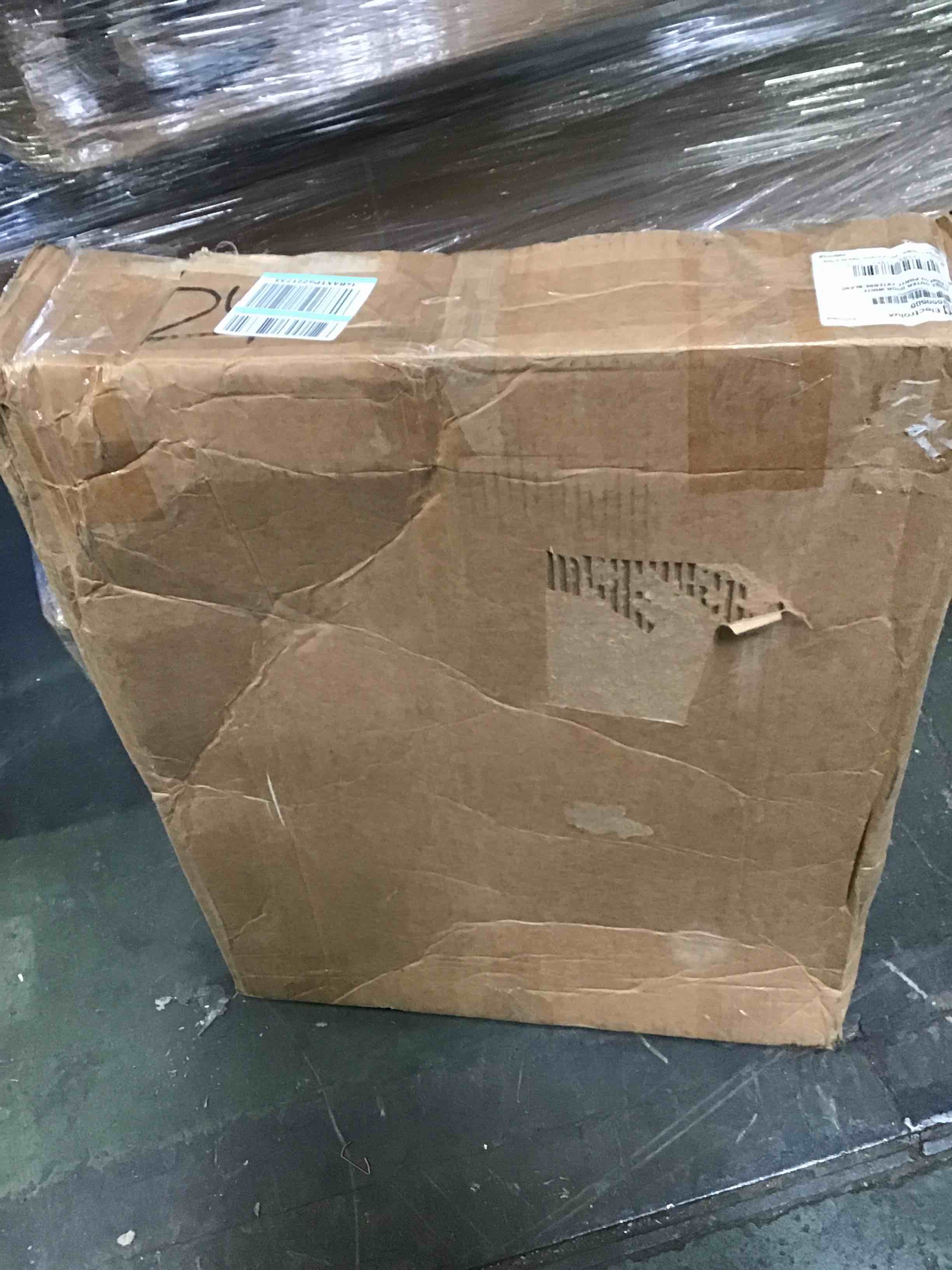 https://s3.amazonaws.com/lotting-images-prod/bidfta/RED5652248_1698939360943.jpeg