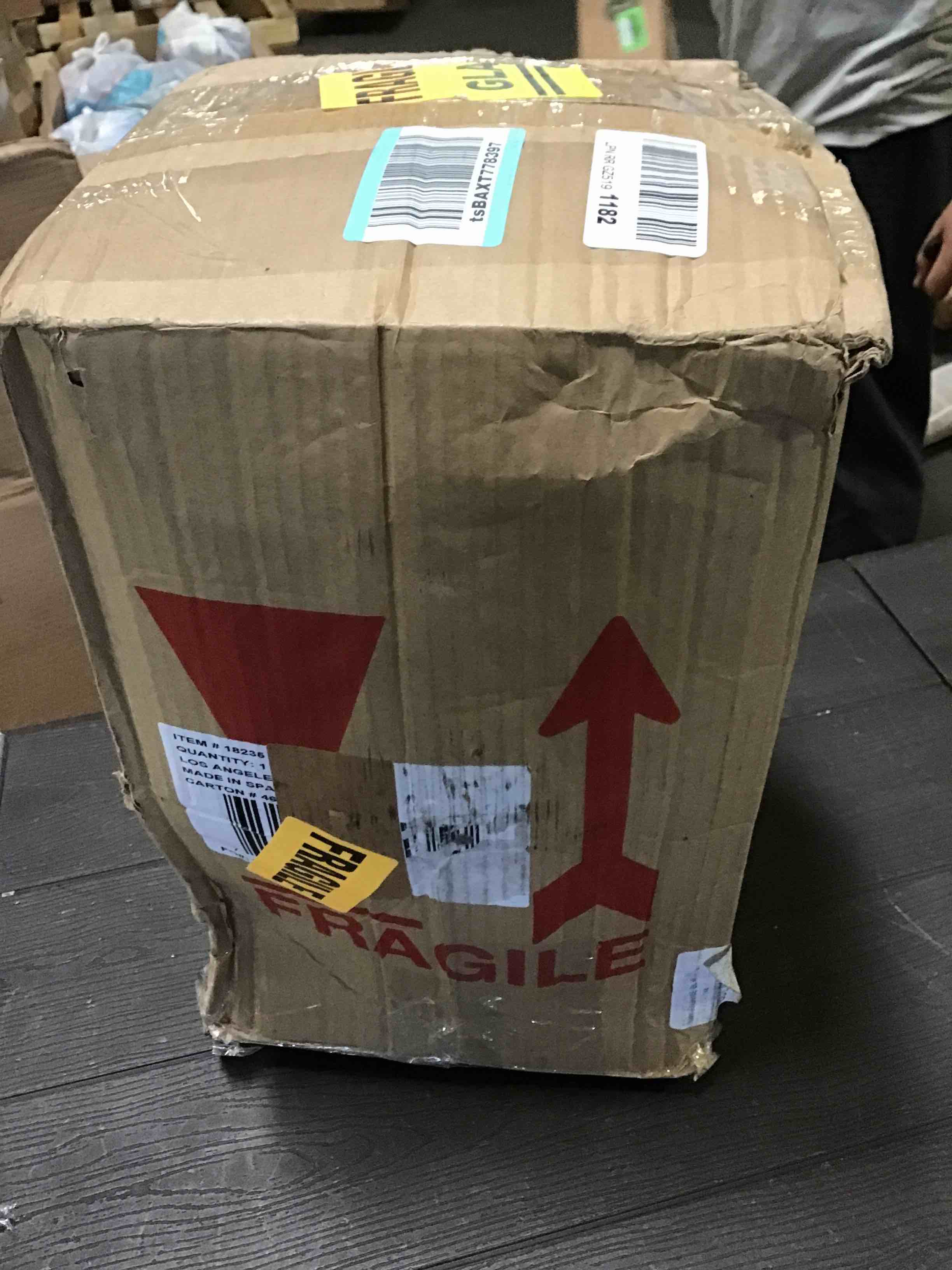 https://s3.amazonaws.com/lotting-images-prod/bidfta/RED5652424_1699032244266.jpeg