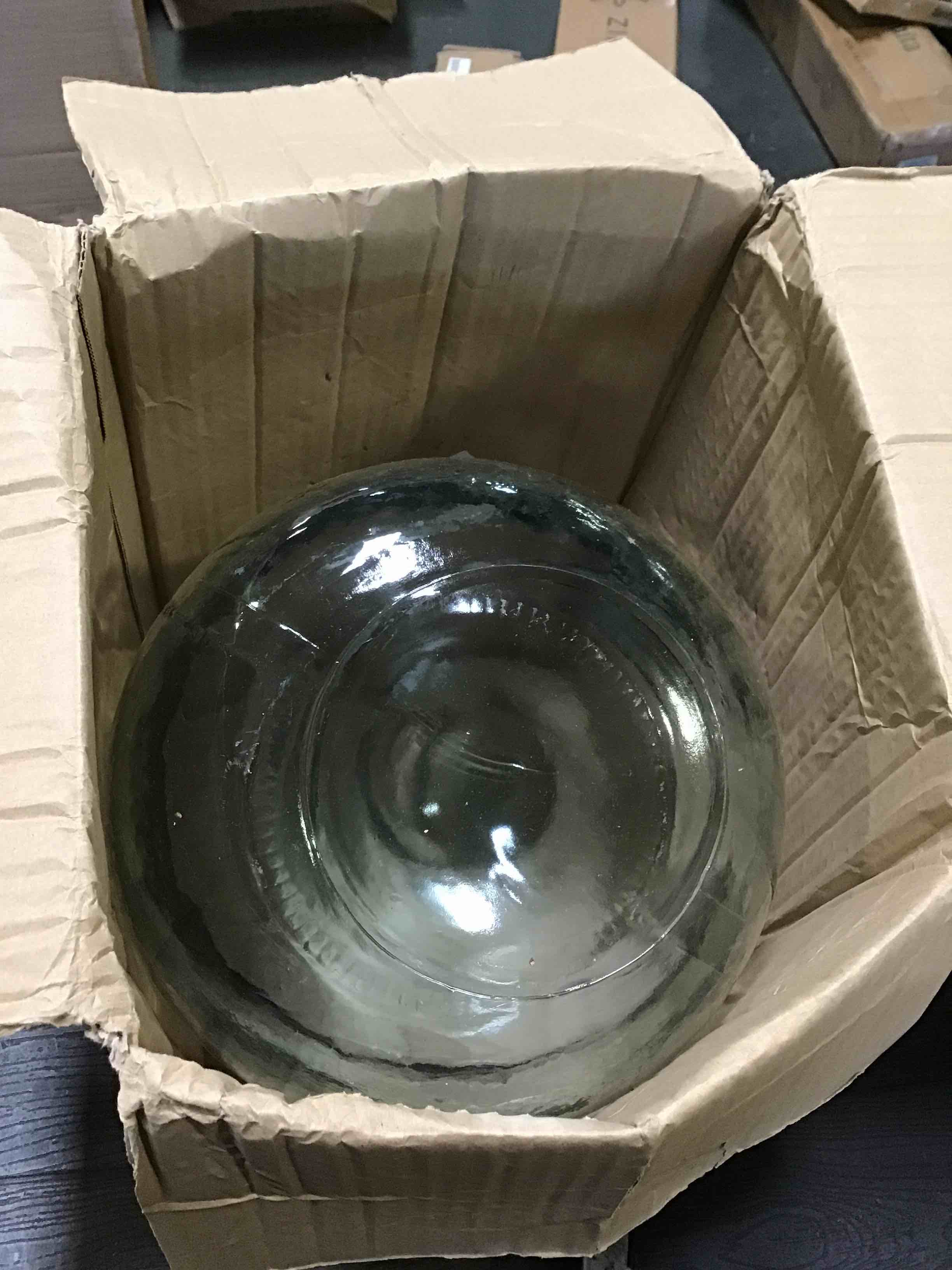 https://s3.amazonaws.com/lotting-images-prod/bidfta/RED5652424_1699032275433.jpeg