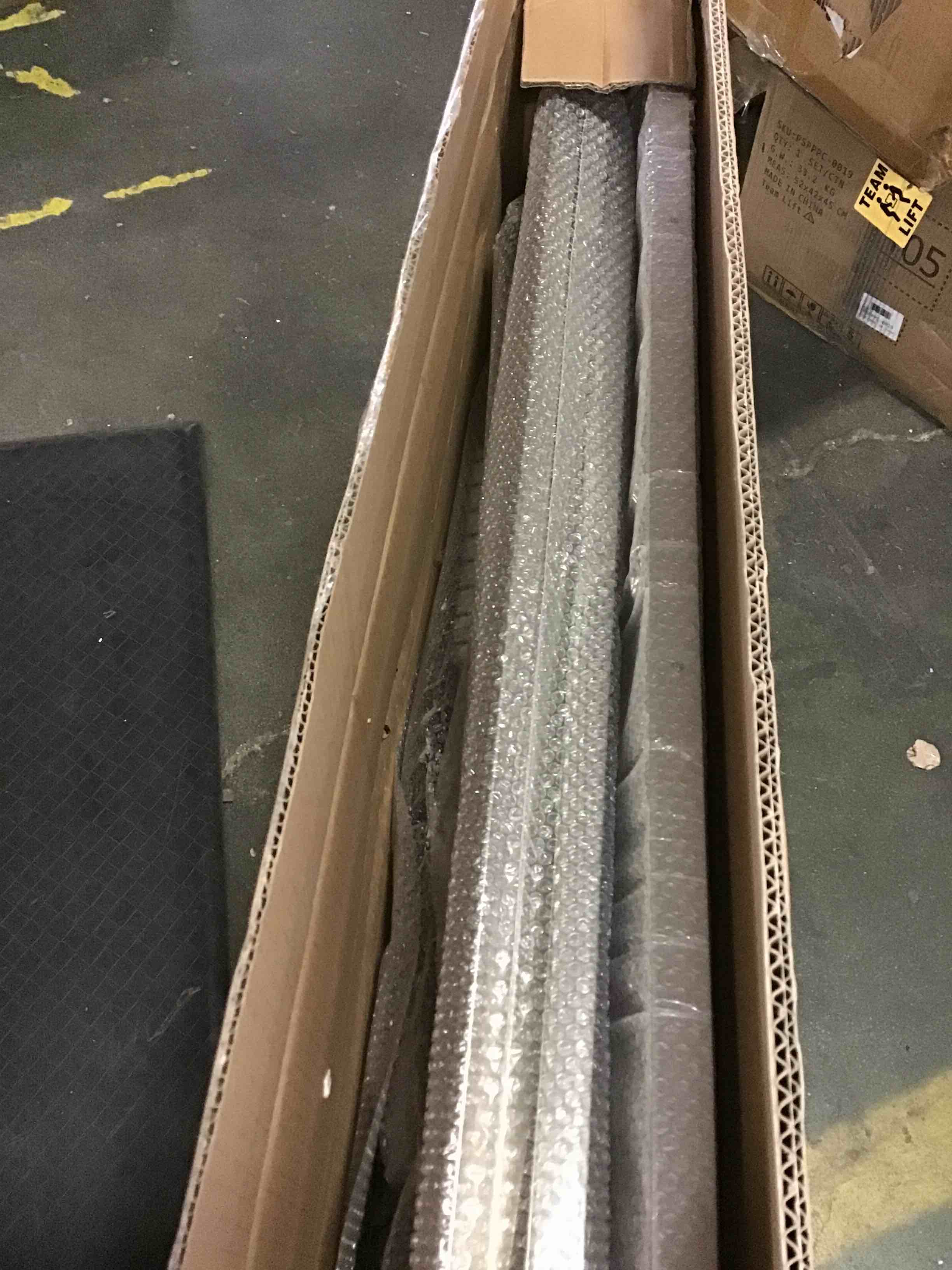 https://s3.amazonaws.com/lotting-images-prod/bidfta/RED5652537_1697816734652.jpeg
