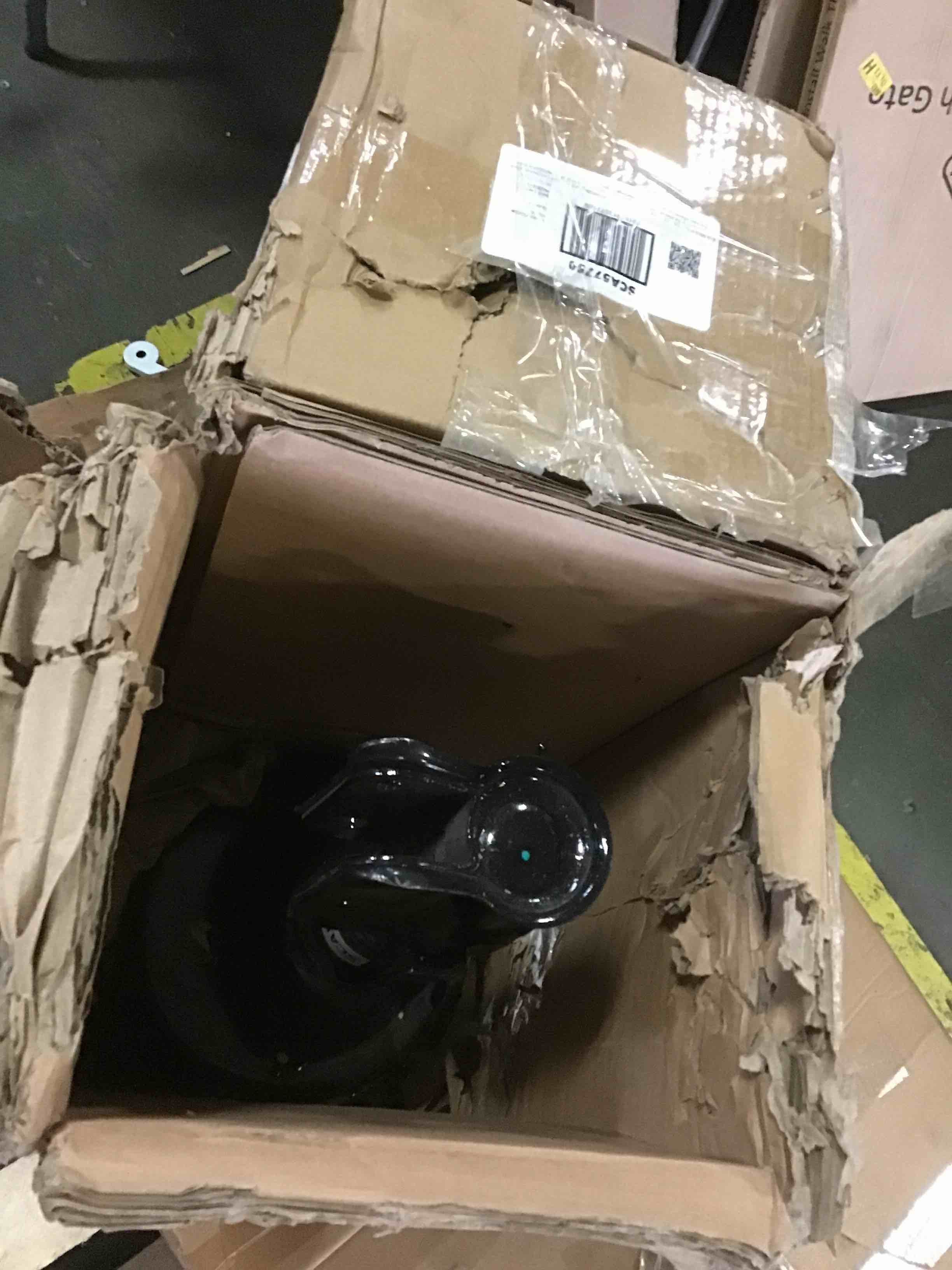 https://s3.amazonaws.com/lotting-images-prod/bidfta/RED5652542_1697821872183.jpeg
