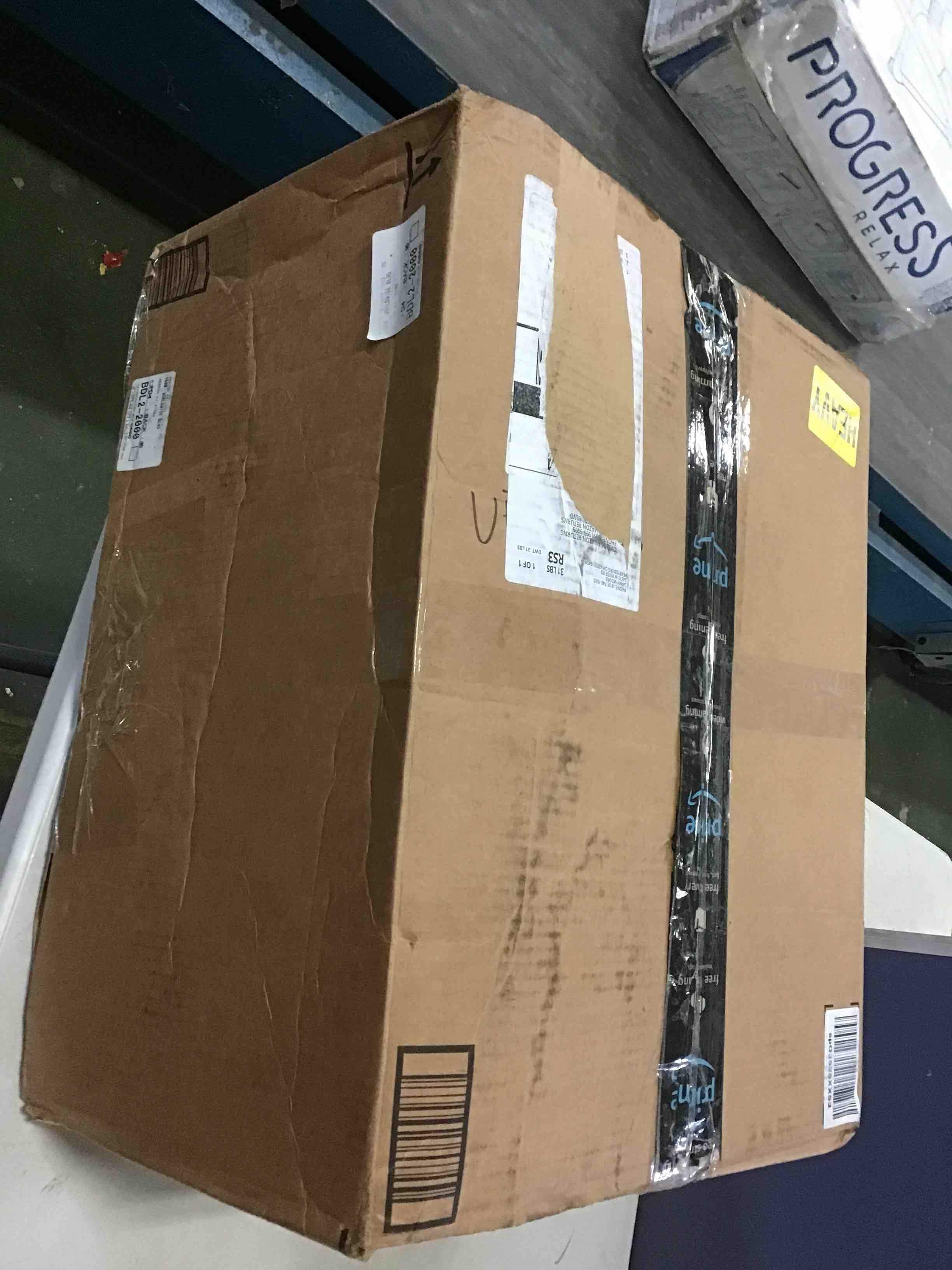 https://s3.amazonaws.com/lotting-images-prod/bidfta/RED5652580_1697827584984.jpeg
