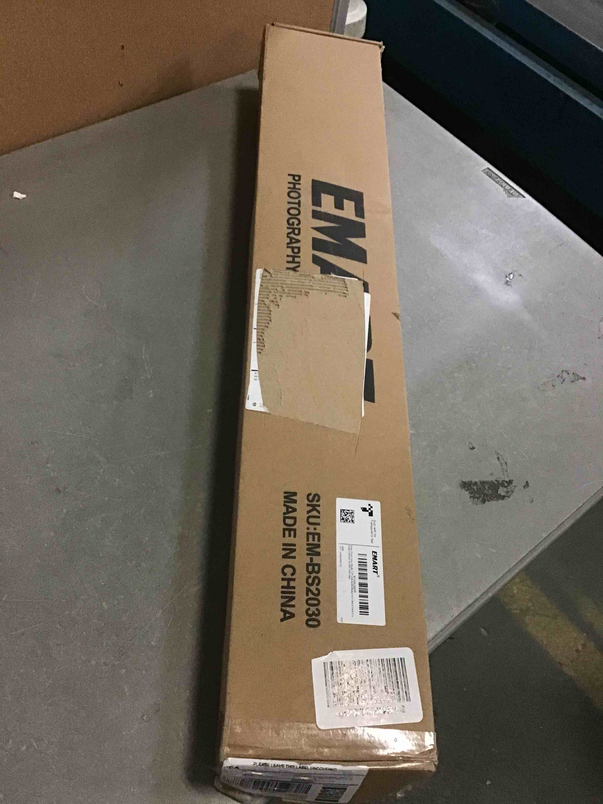 https://s3.amazonaws.com/lotting-images-prod/bidfta/RED5652726_1698081418449.jpeg