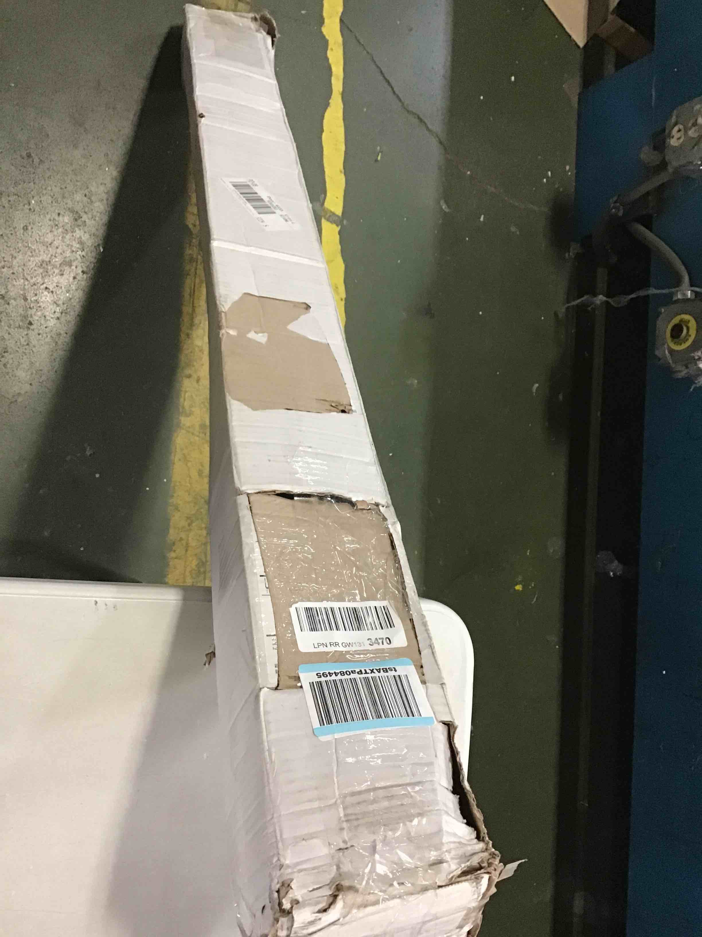 https://s3.amazonaws.com/lotting-images-prod/bidfta/RED5653559_1699297476281.jpeg