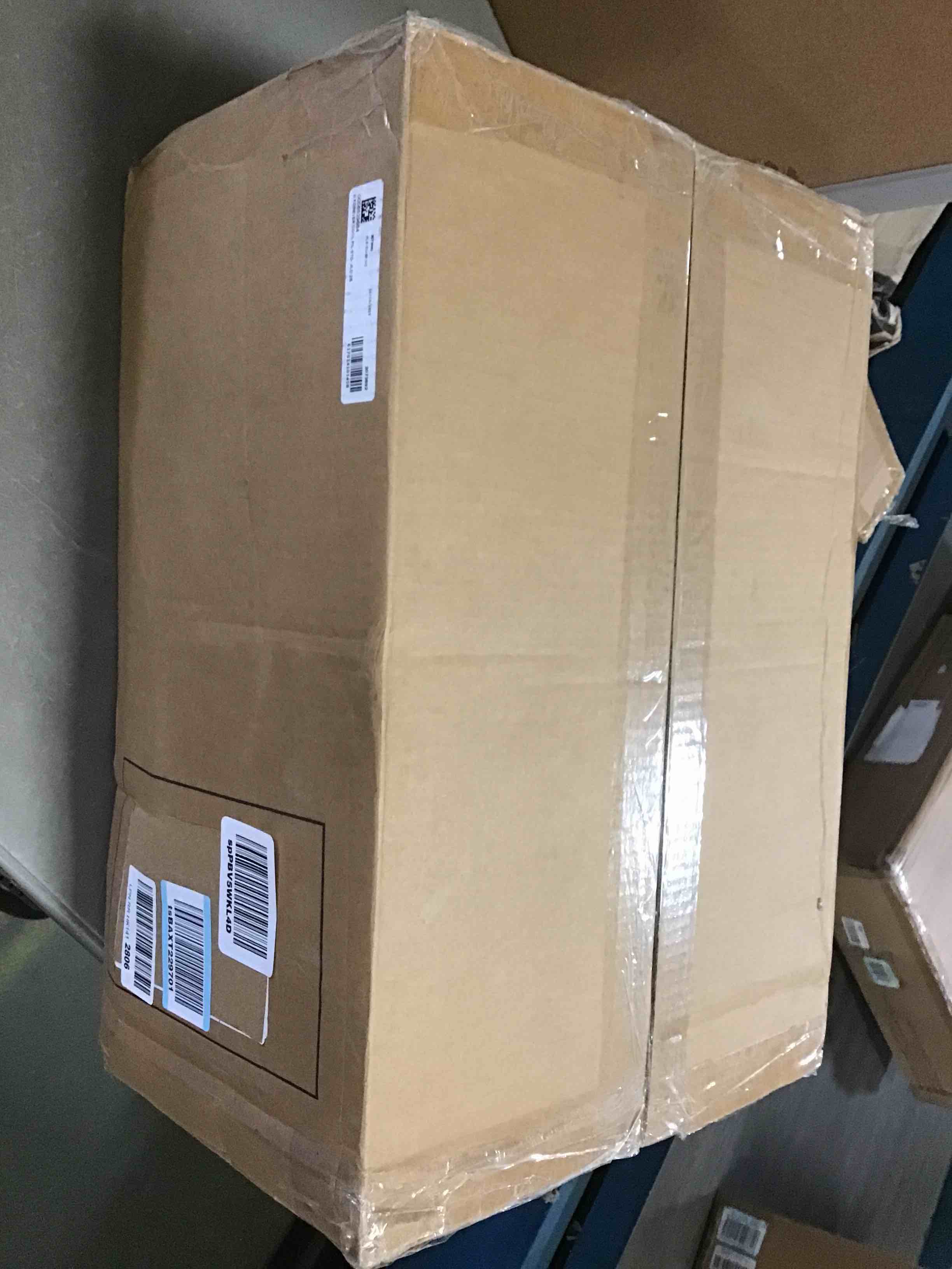 https://s3.amazonaws.com/lotting-images-prod/bidfta/RED5653694_1699366652696.jpeg
