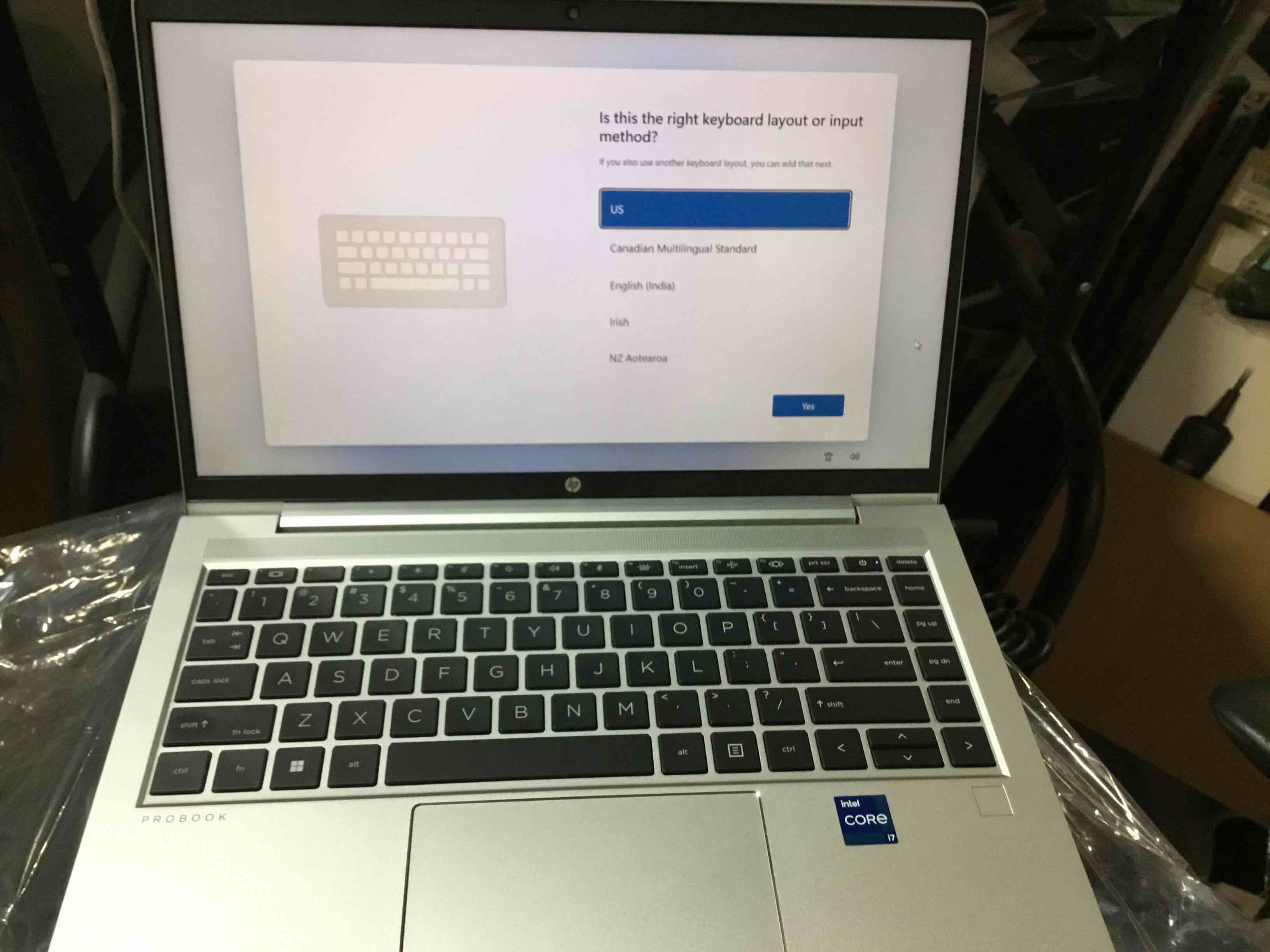 https://s3.amazonaws.com/lotting-images-prod/bidfta/RED5654618_1698691729560.jpeg
