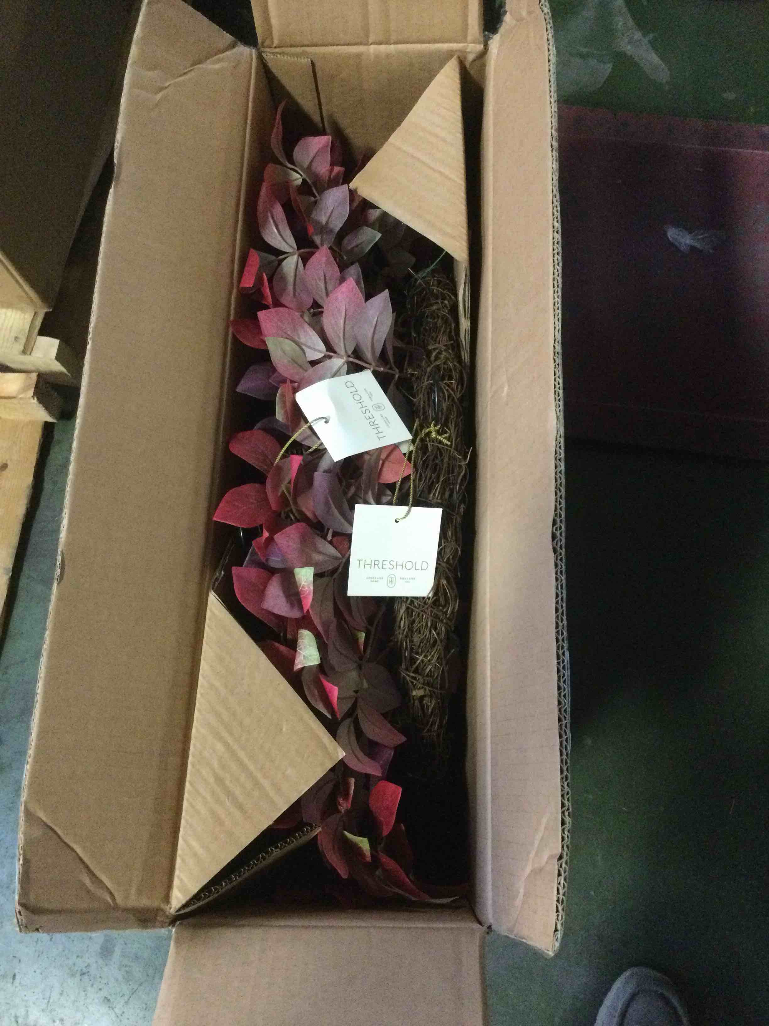 https://s3.amazonaws.com/lotting-images-prod/bidfta/RED5655092_1698843243226.jpeg