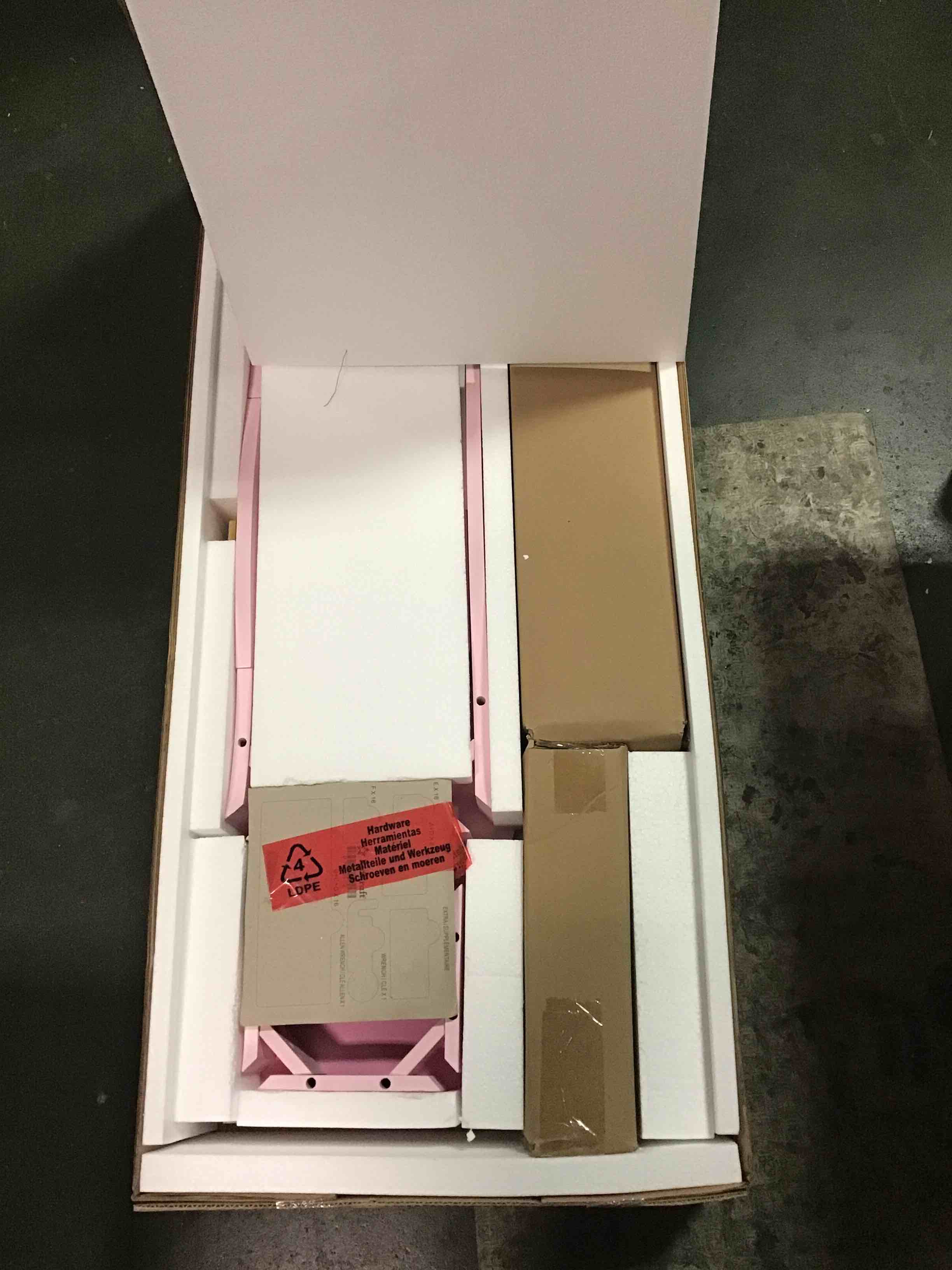 https://s3.amazonaws.com/lotting-images-prod/bidfta/RED5656137_1697801807790.jpeg