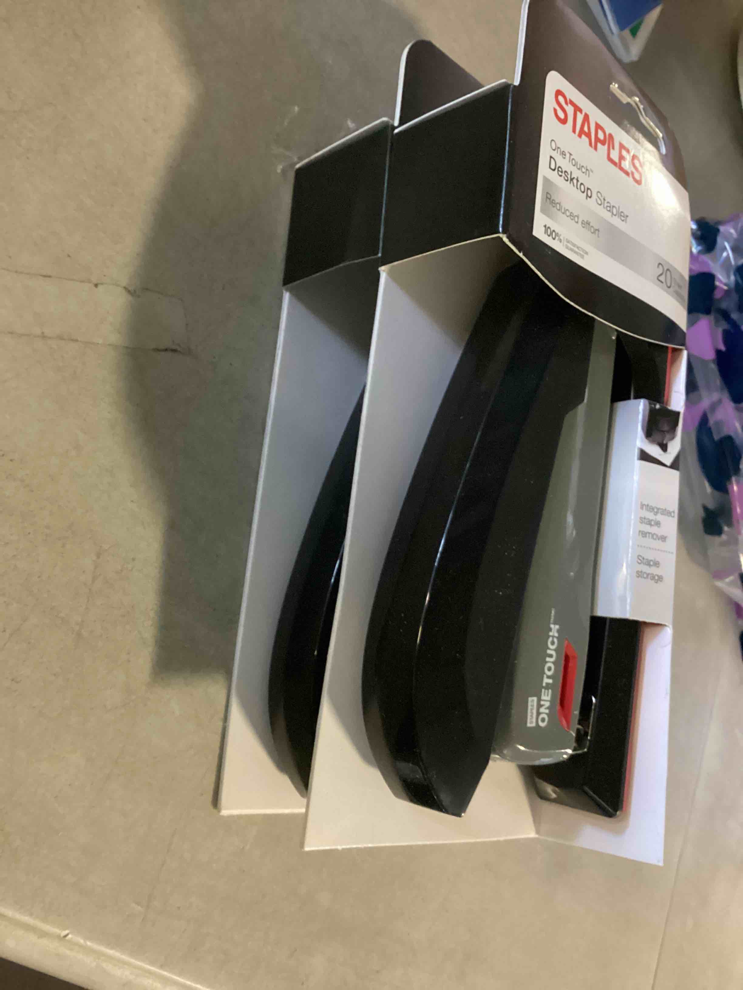 https://s3.amazonaws.com/lotting-images-prod/bidfta/RED5656767_1700082751817.jpeg