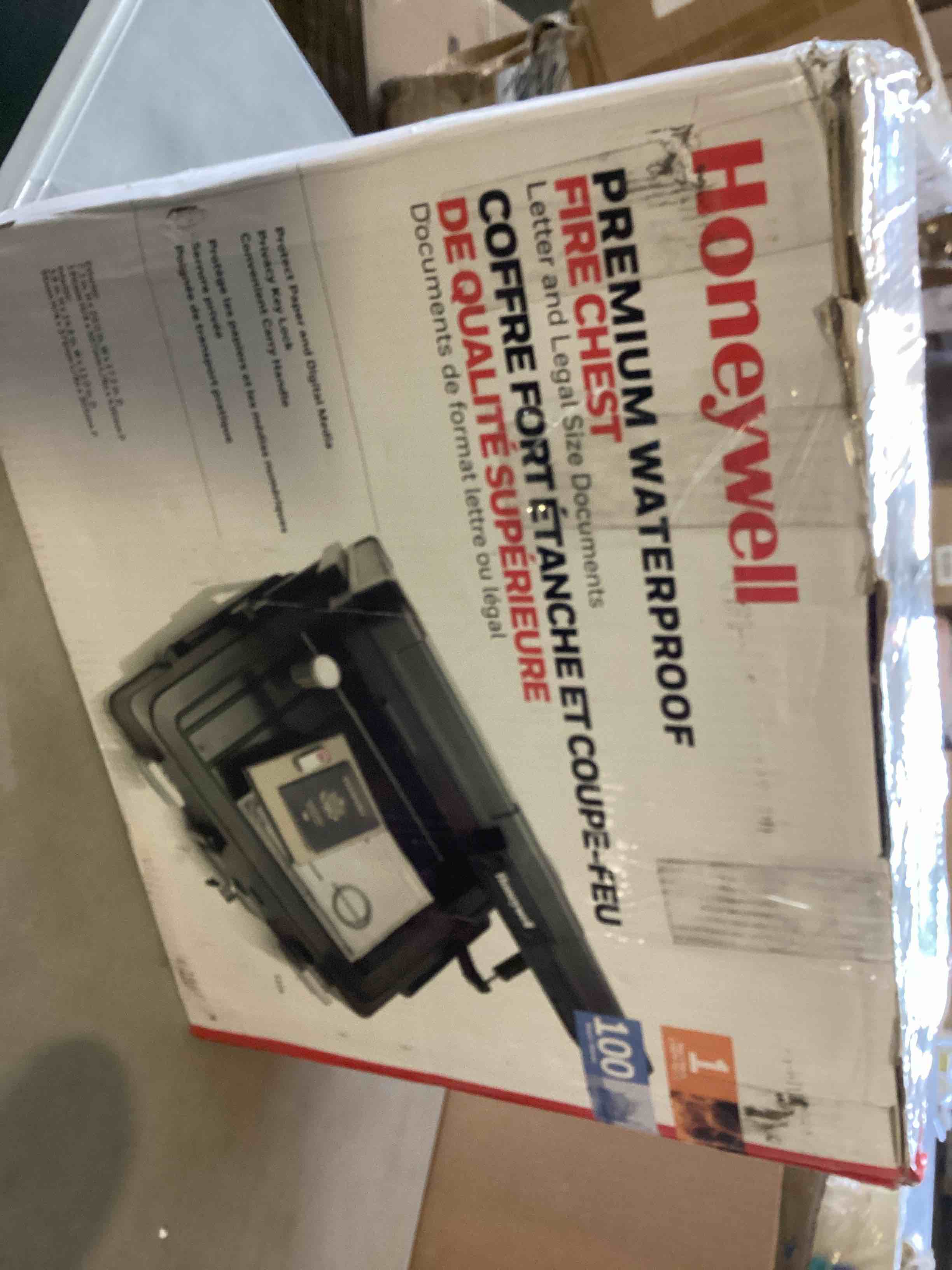 https://s3.amazonaws.com/lotting-images-prod/bidfta/RED5656799_1700166329491.jpeg