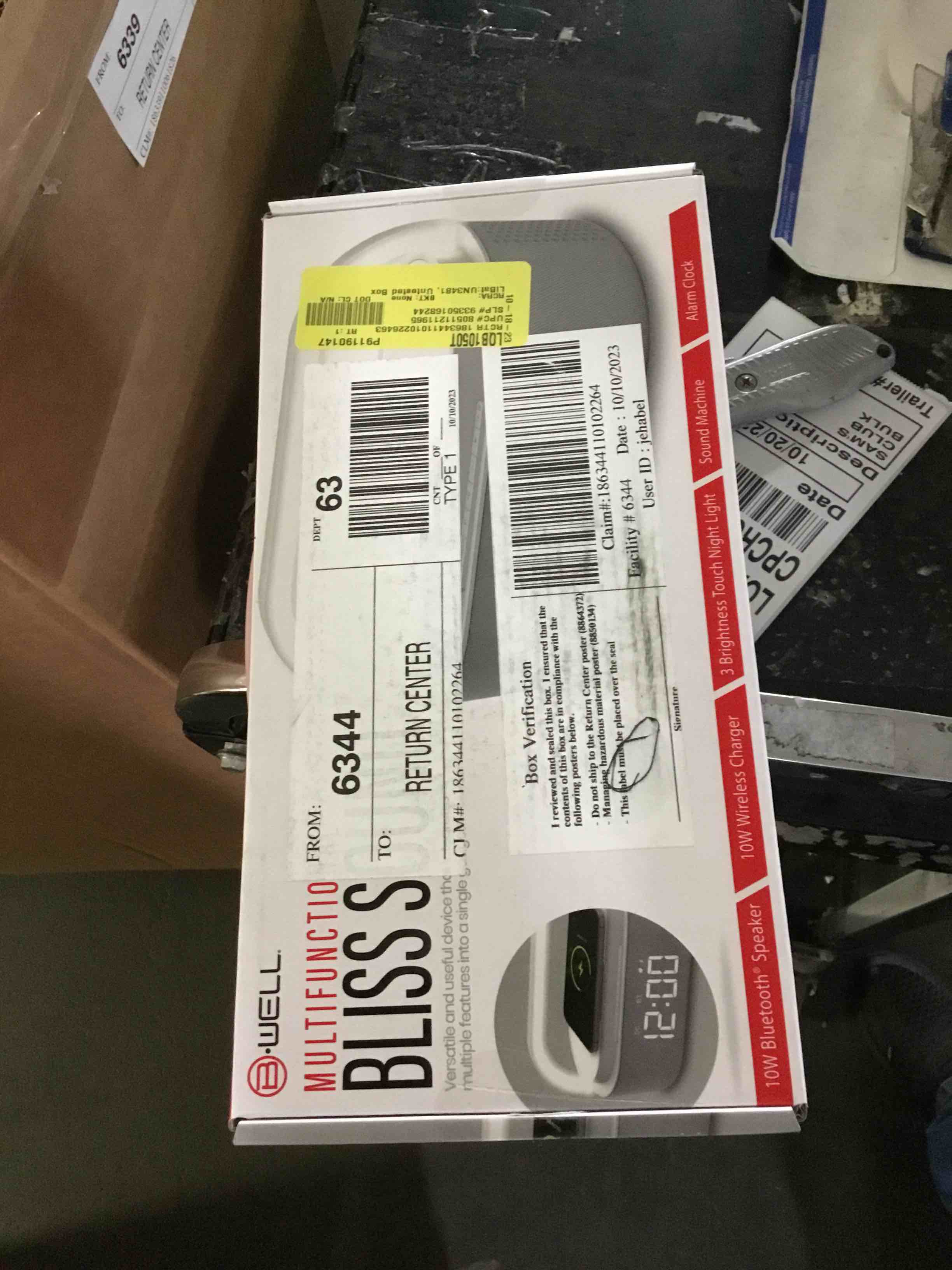 https://s3.amazonaws.com/lotting-images-prod/bidfta/RED5659430_1698082163483.jpeg