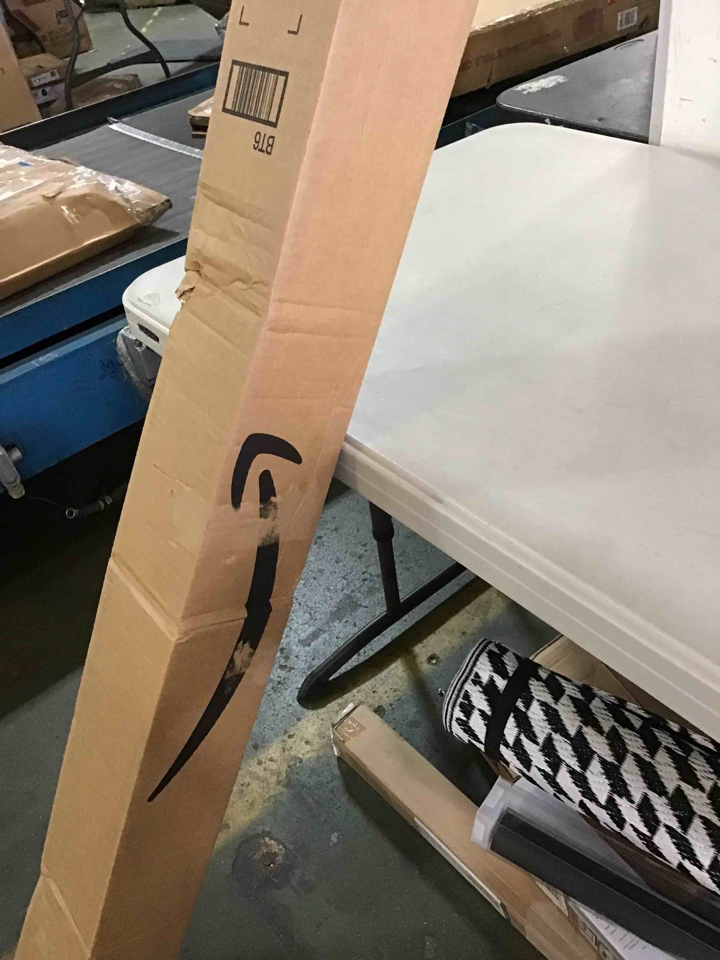 https://s3.amazonaws.com/lotting-images-prod/bidfta/RED5660053_1696011989183.jpeg