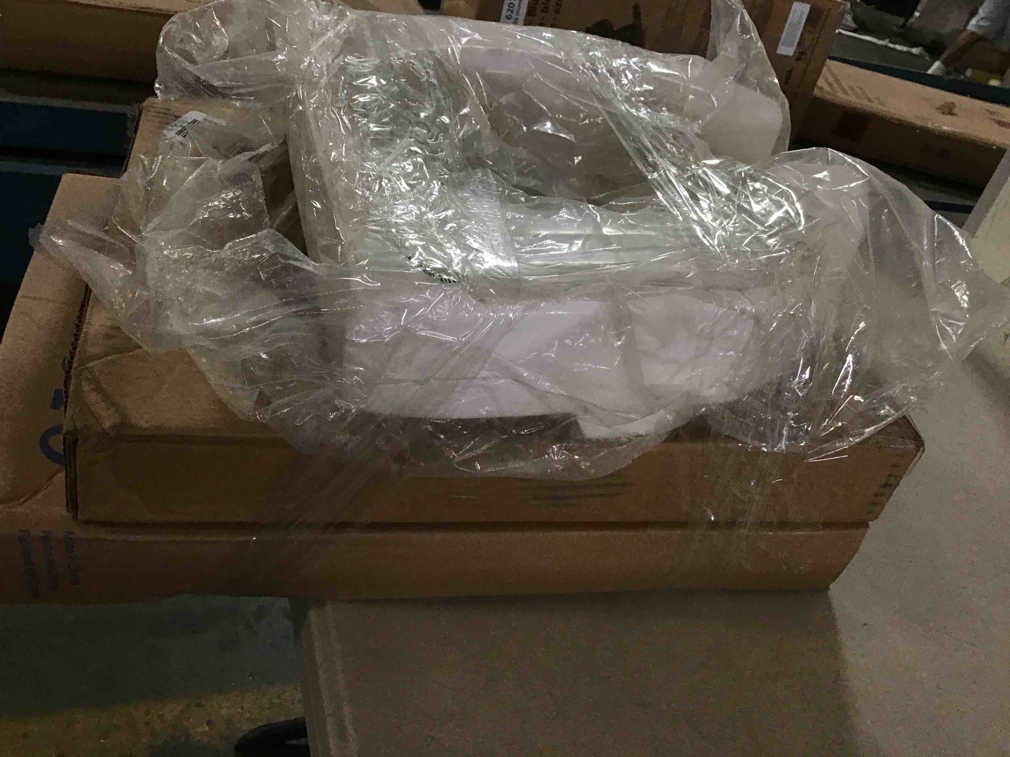 https://s3.amazonaws.com/lotting-images-prod/bidfta/RED5660094_1696018056453.jpeg