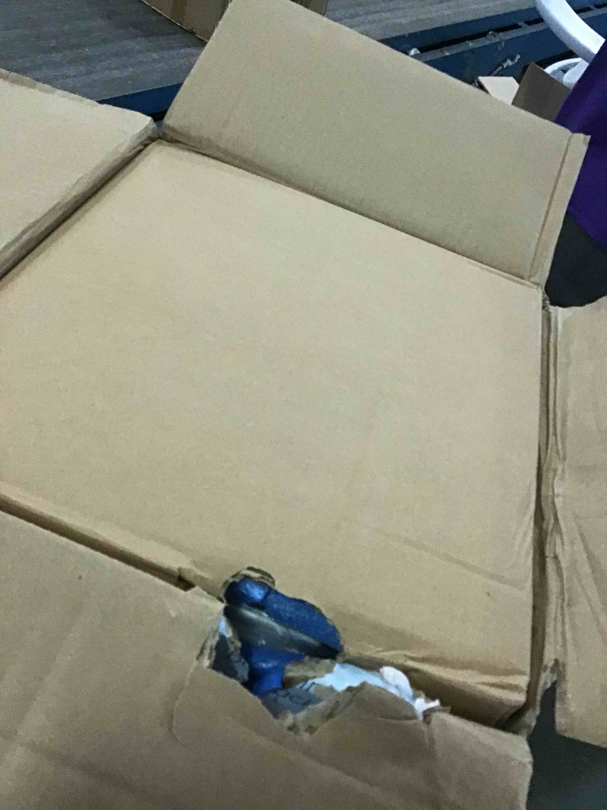 https://s3.amazonaws.com/lotting-images-prod/bidfta/RED5660124_1696251153661.jpeg