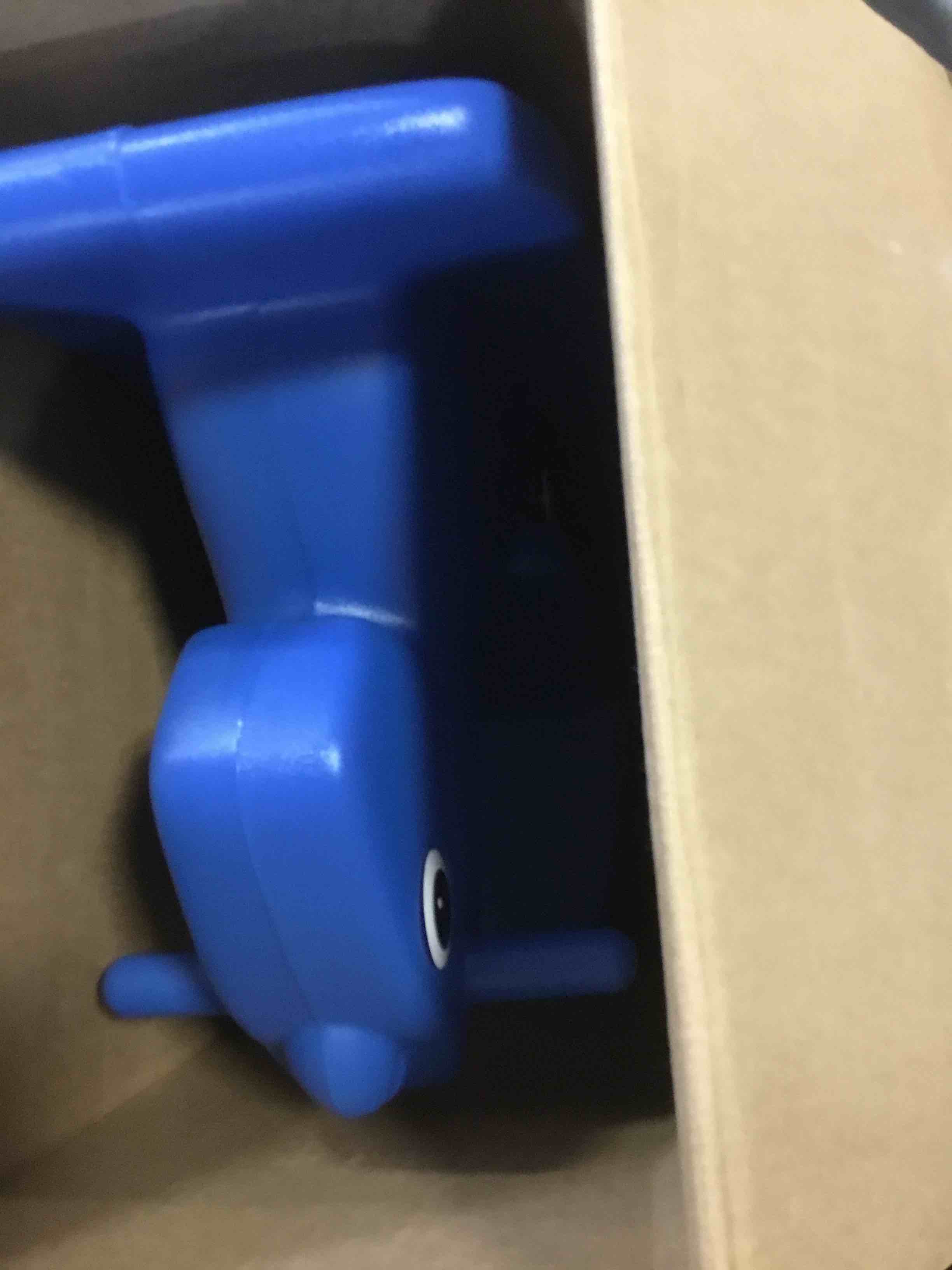https://s3.amazonaws.com/lotting-images-prod/bidfta/RED5660553_1696450502413.jpeg