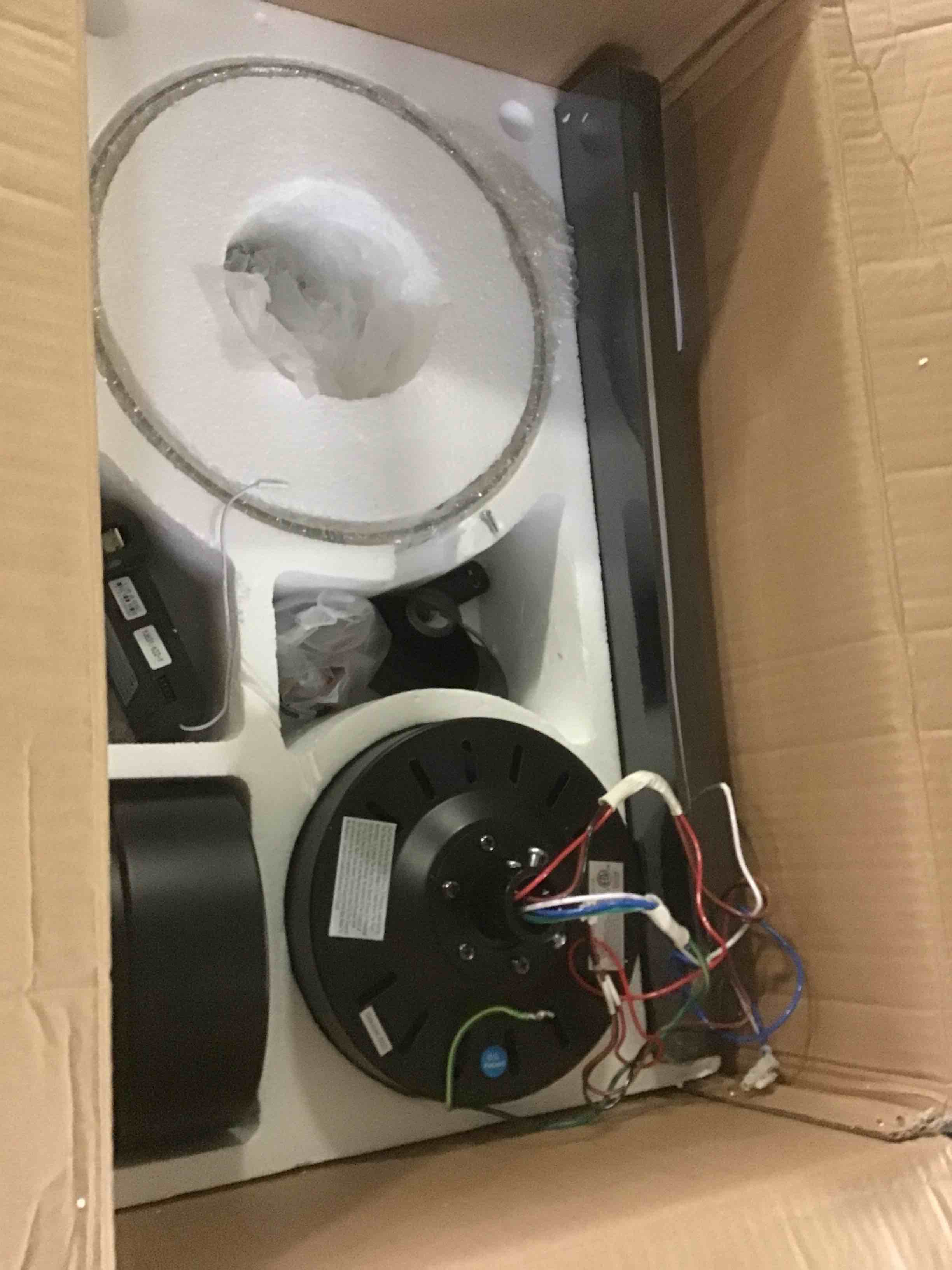 https://s3.amazonaws.com/lotting-images-prod/bidfta/RED5661027_1697469924693.jpeg