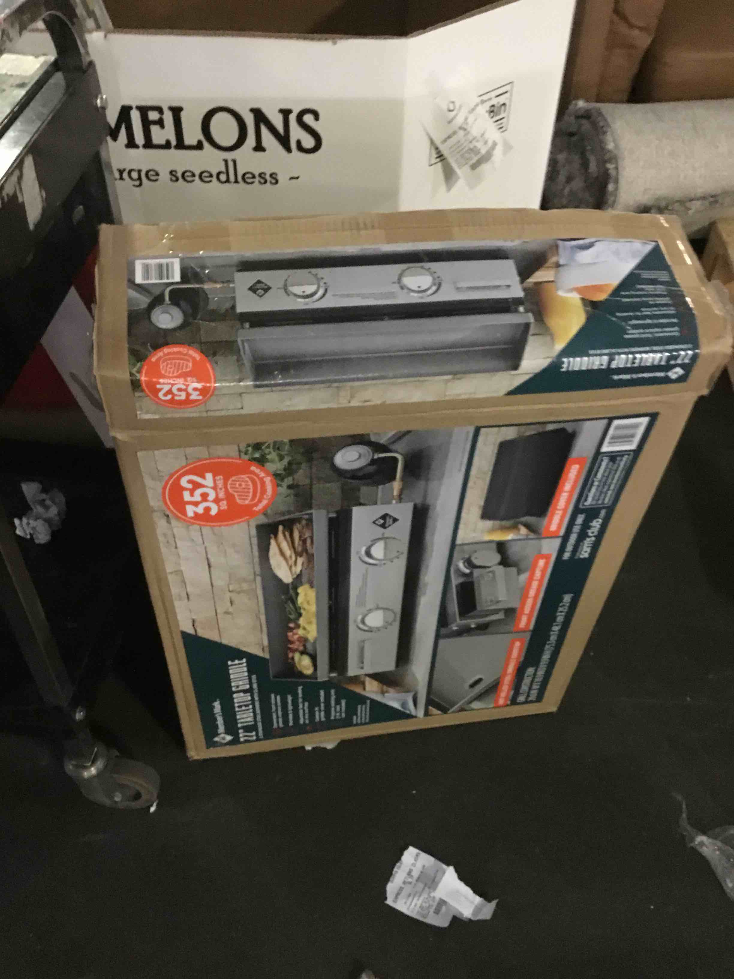 https://s3.amazonaws.com/lotting-images-prod/bidfta/RED5662230_1696513002977.jpeg