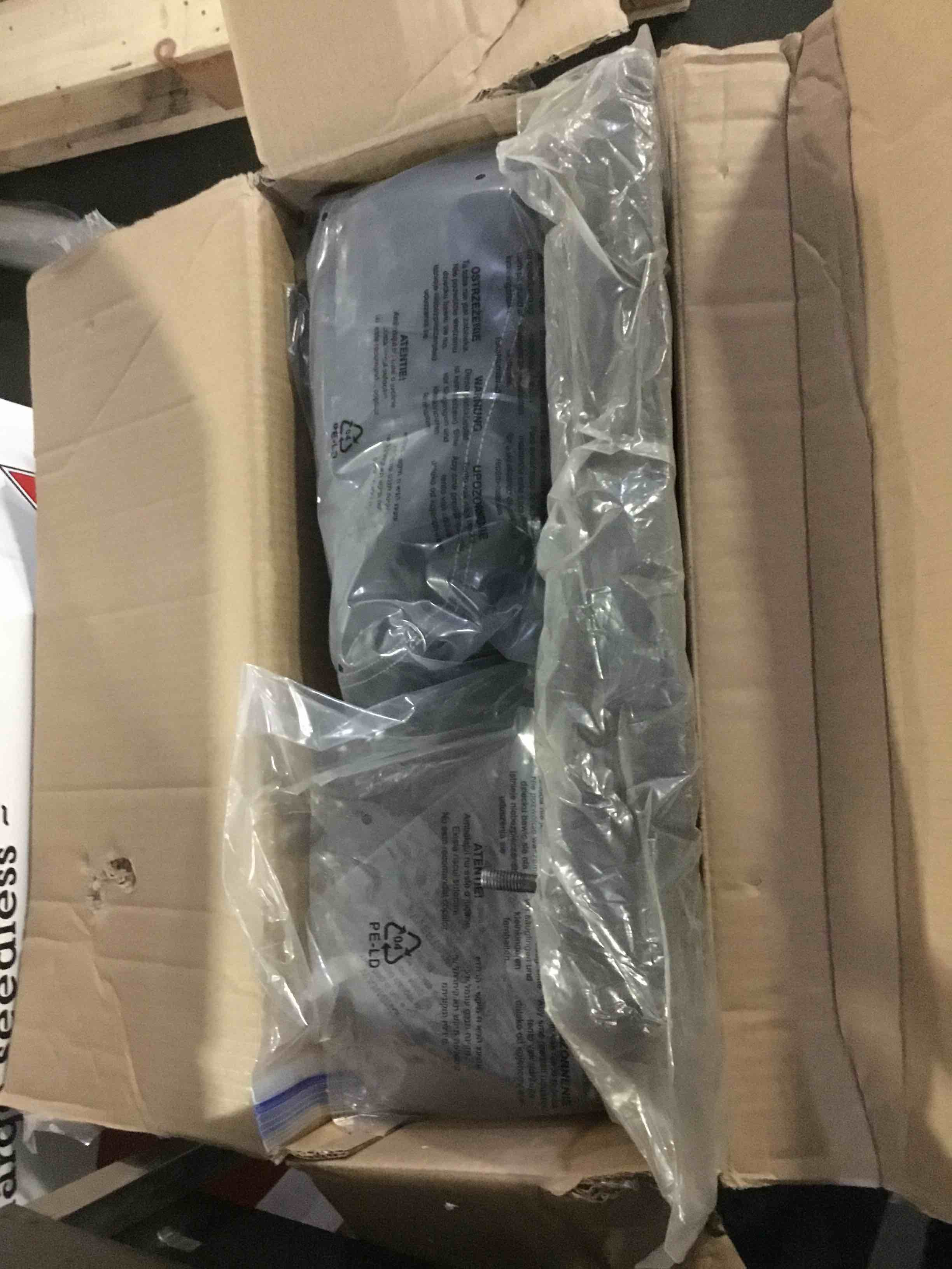 https://s3.amazonaws.com/lotting-images-prod/bidfta/RED5662230_1696513029574.jpeg