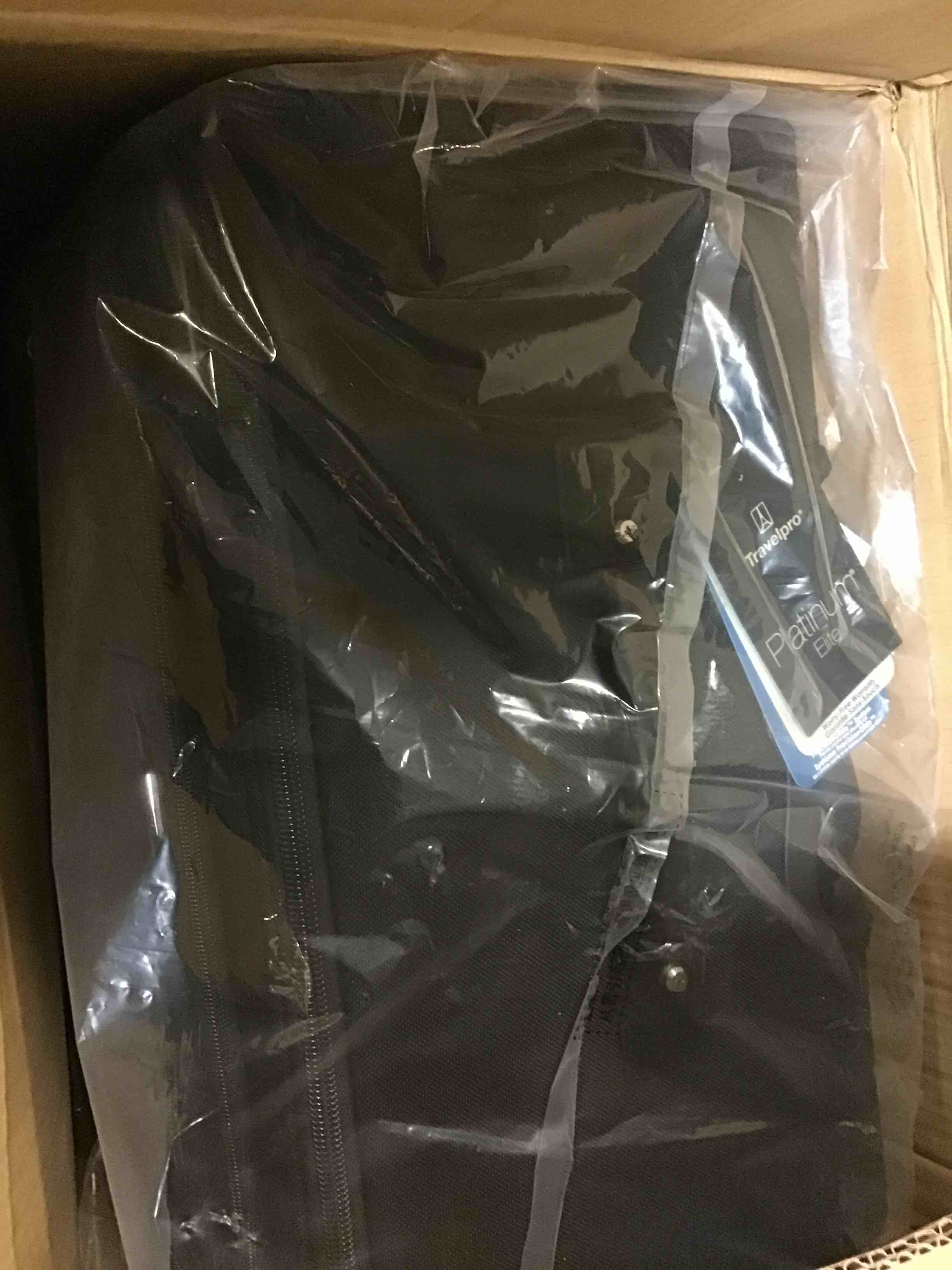 https://s3.amazonaws.com/lotting-images-prod/bidfta/RED5664479_1696253735926.jpeg