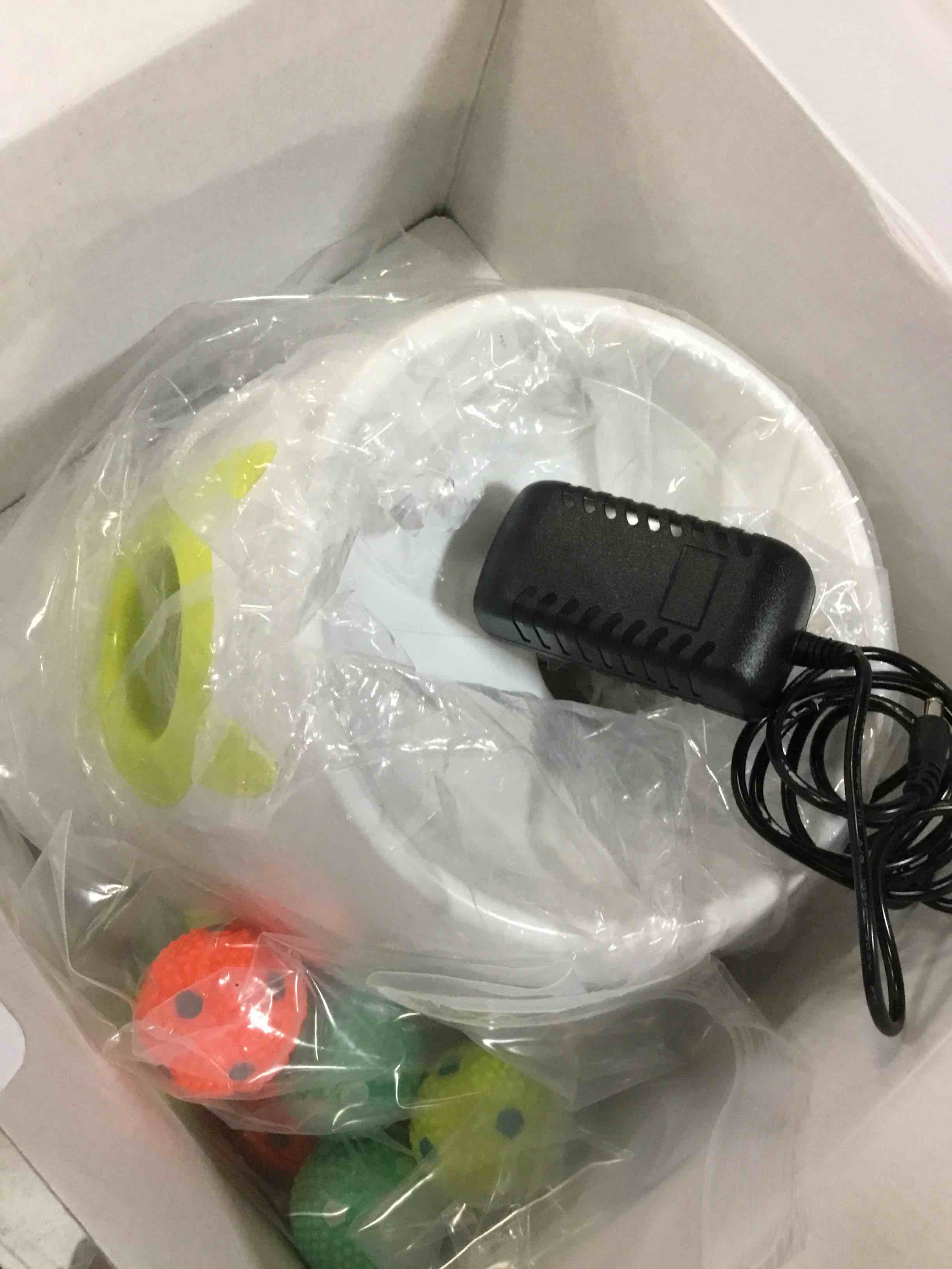 https://s3.amazonaws.com/lotting-images-prod/bidfta/RED5664552_1696270849995.jpeg