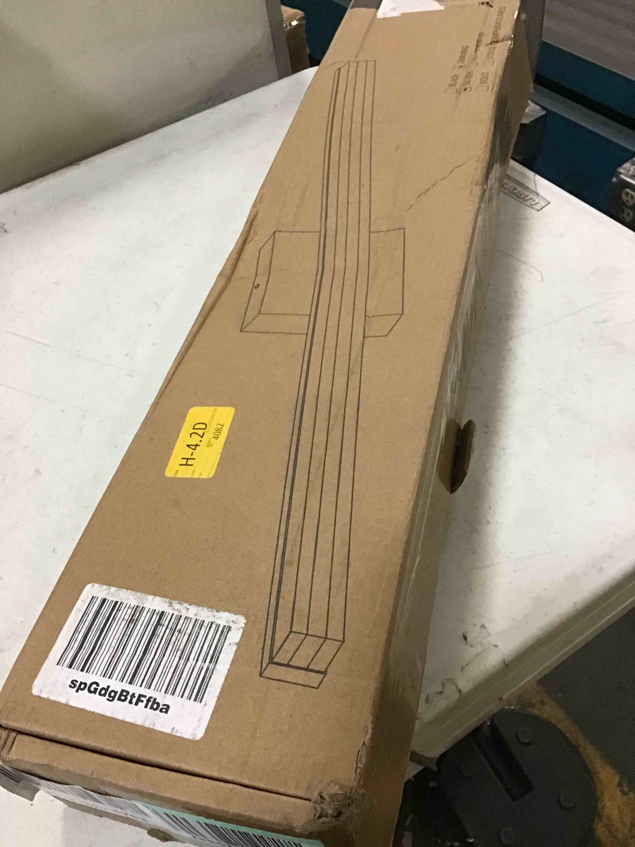 https://s3.amazonaws.com/lotting-images-prod/bidfta/RED5664731_1696271147838.jpeg